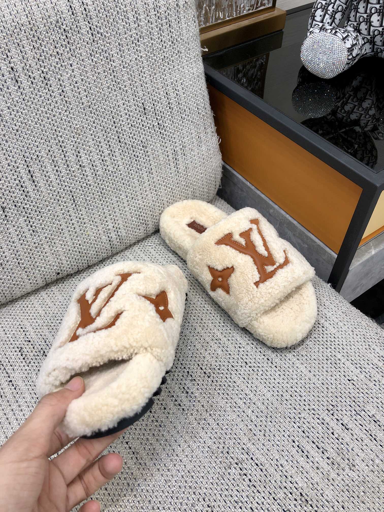 l0*is V*t0n slides