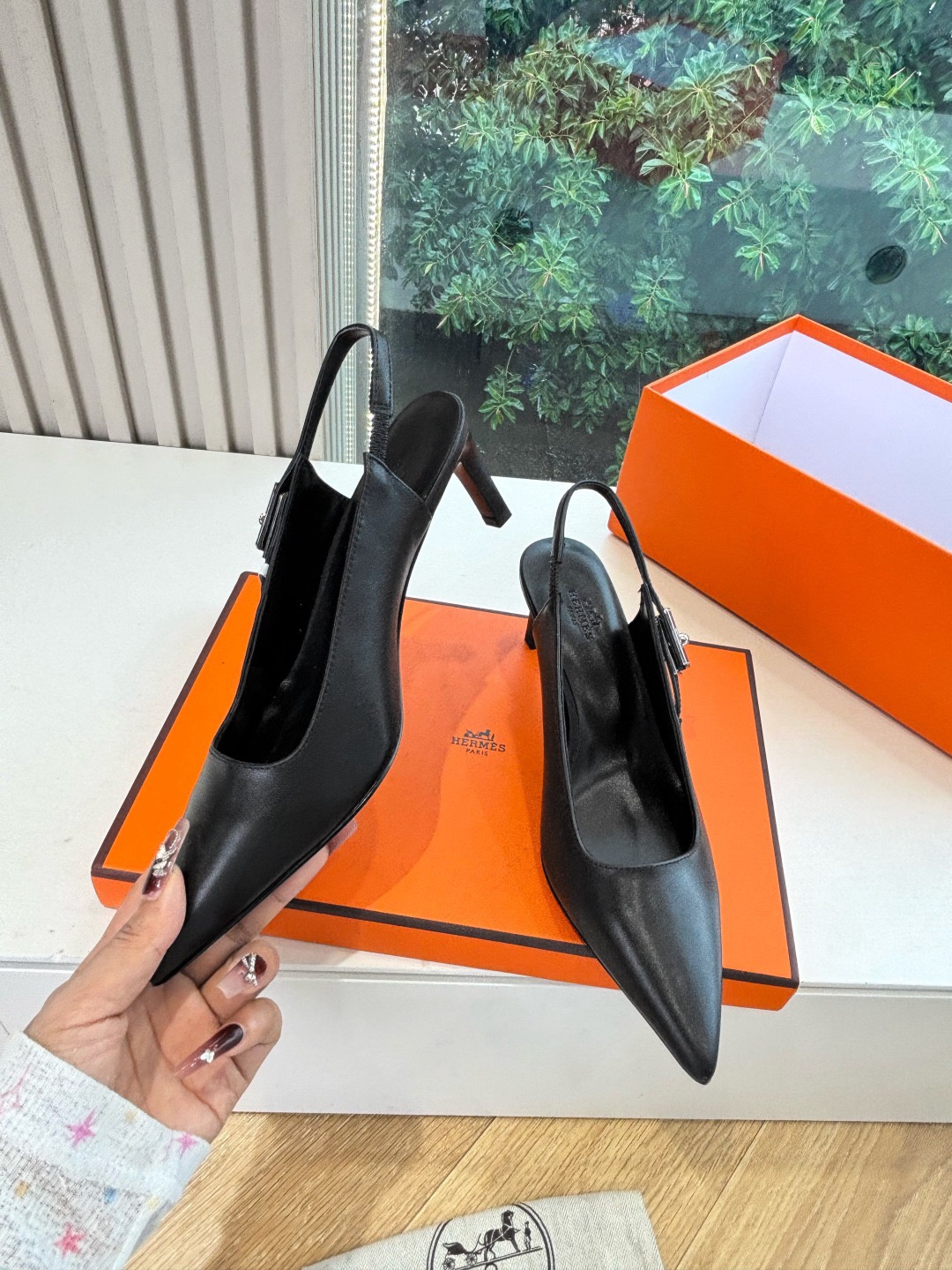H**me5 heels