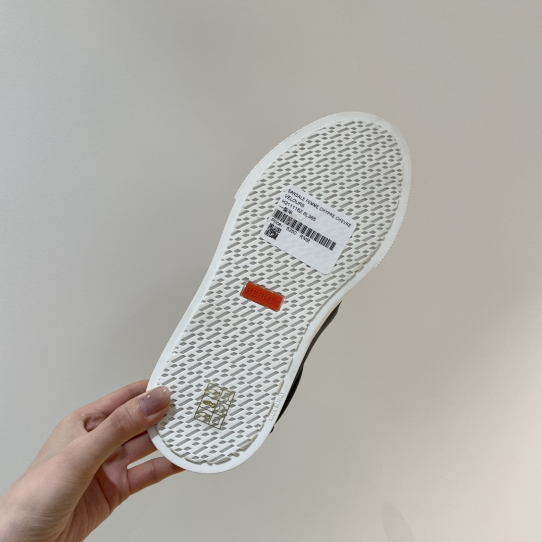 H**mes sneakers