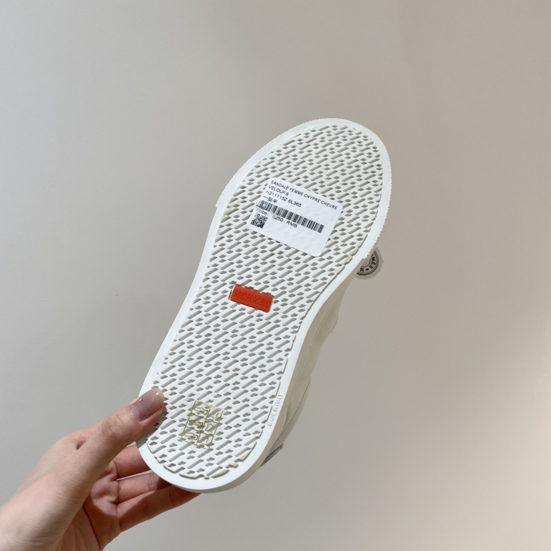 H**mes sneakers