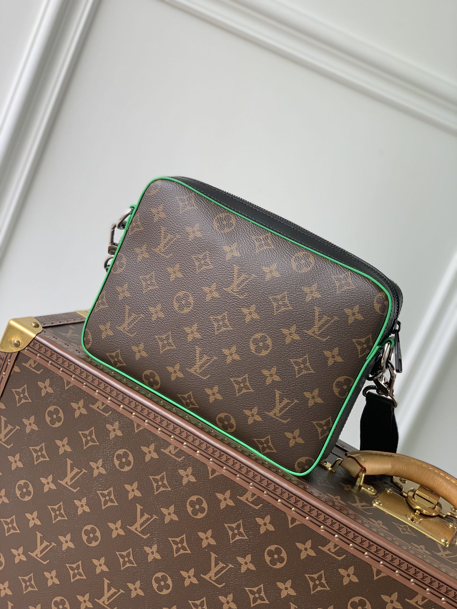 l0*is V*t0ntrio handbag-25*18.5*7cm