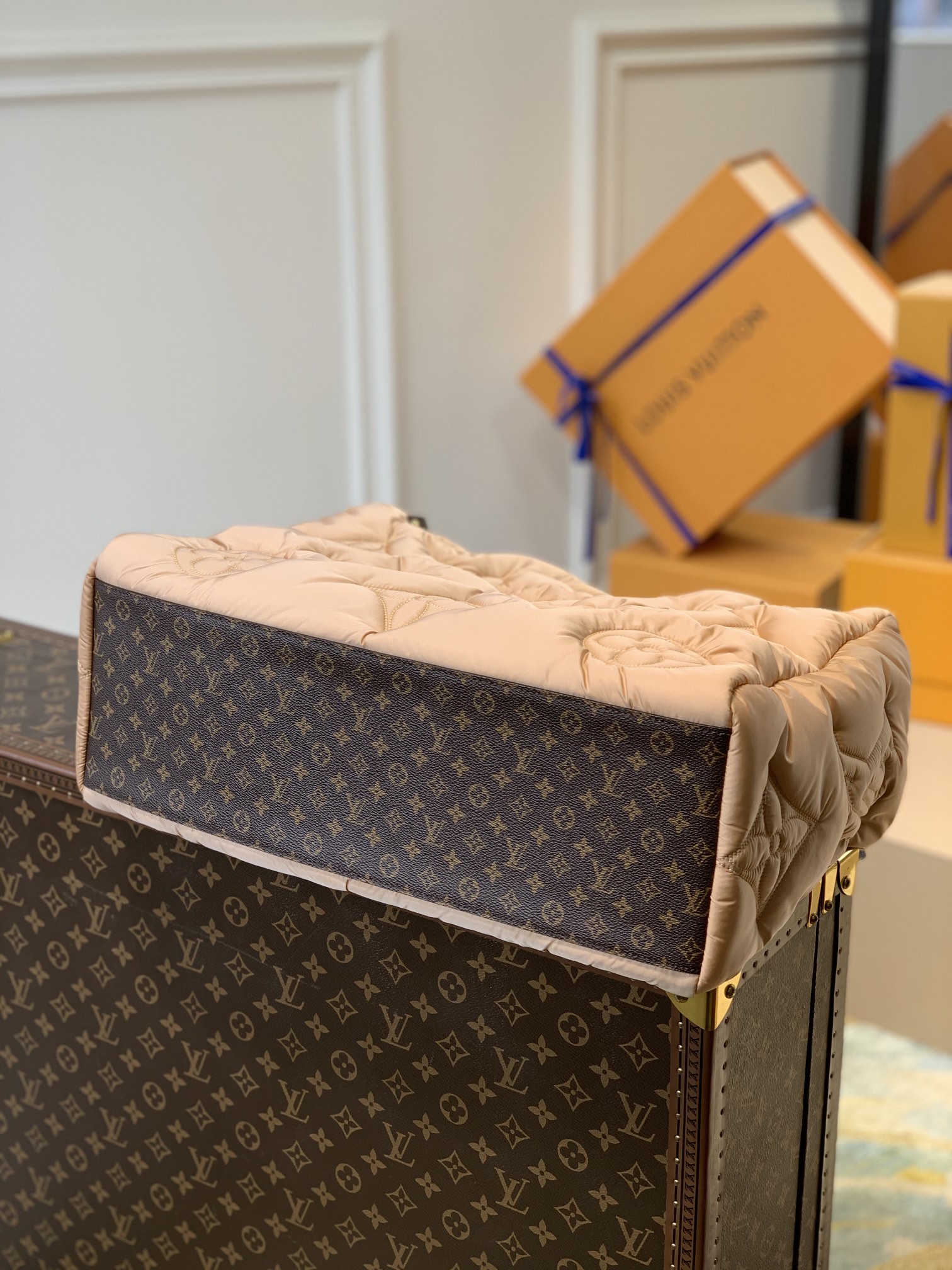 l0*is V*t0n onthego handbag-41*34*19cm