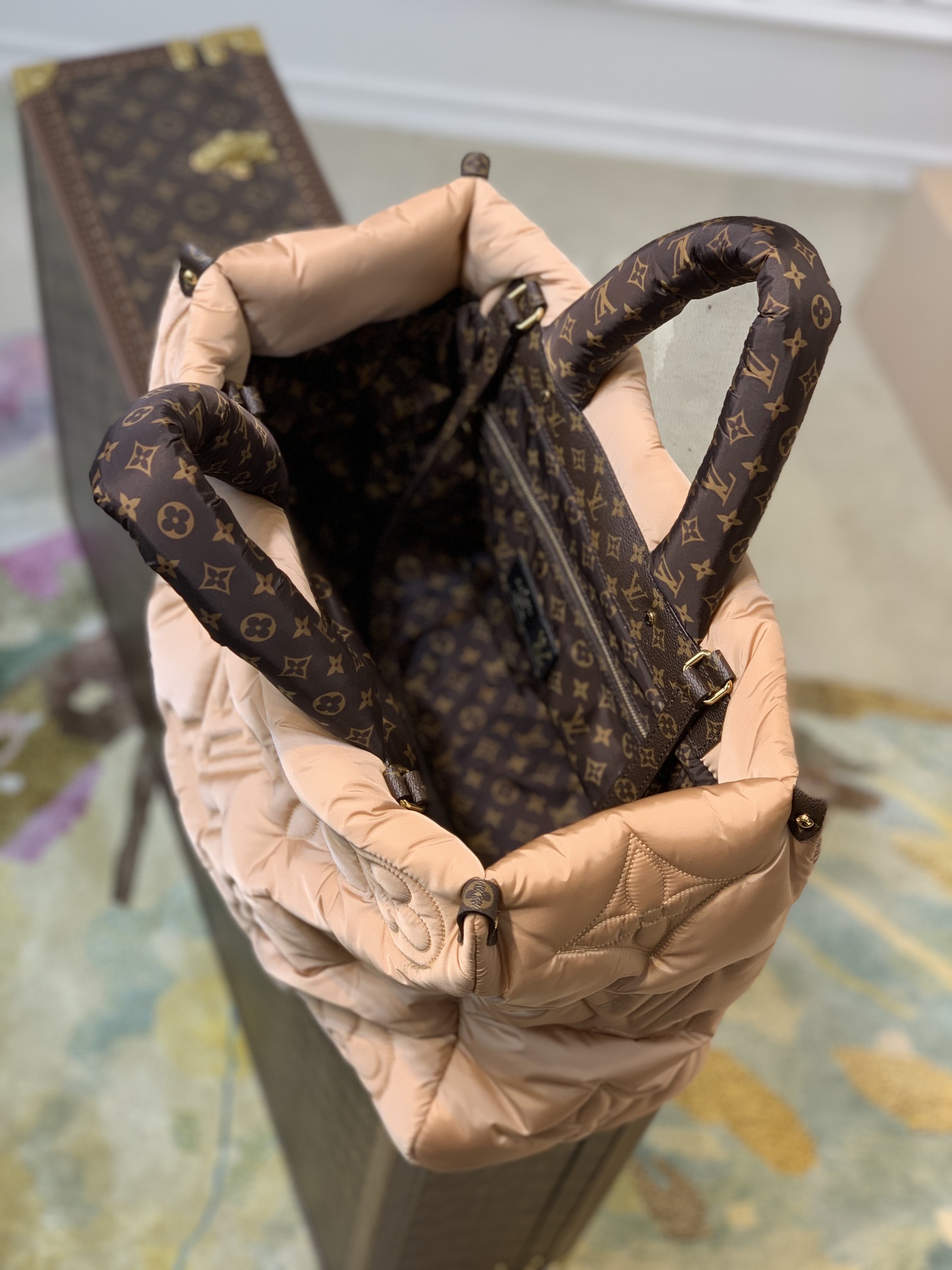 l0*is V*t0n onthego handbag-41*34*19cm