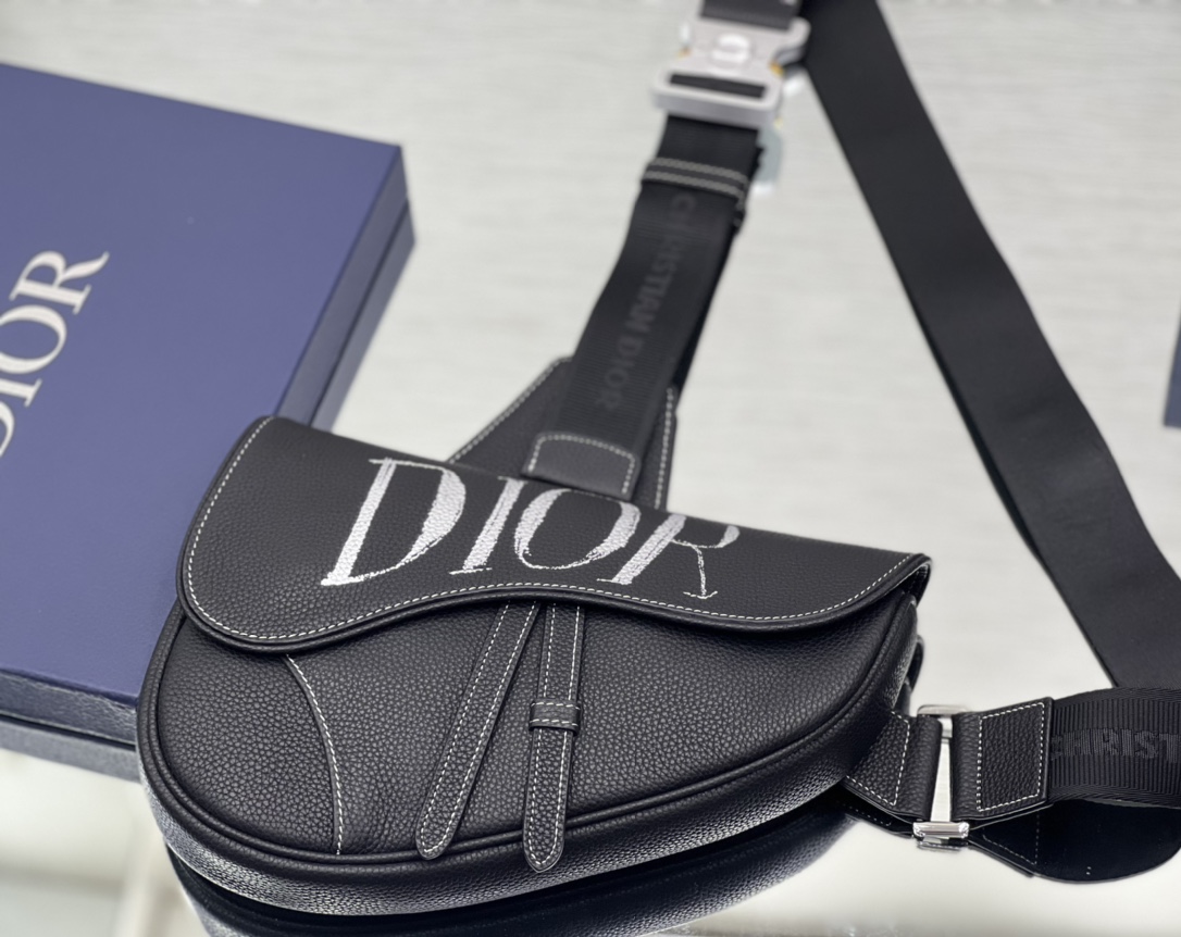 D*or saddle bag-20 x 28.6 x 5cm