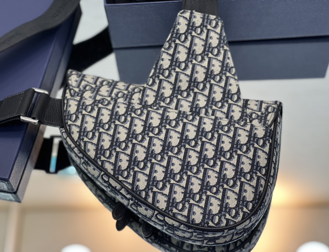 D*or saddle bag-20 x 28.6 x 5cm