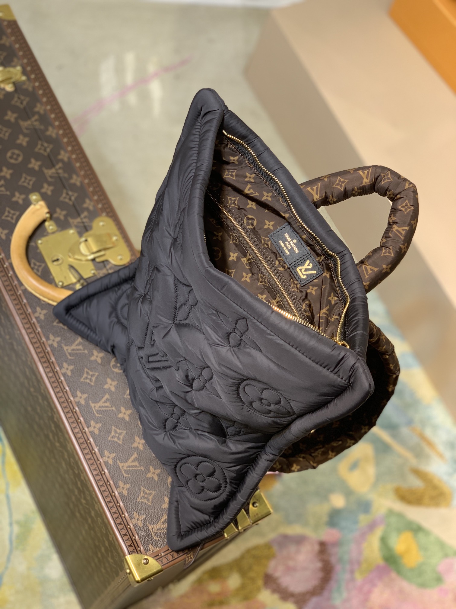 l0*is V*t0n onthego handbag-39*46*3cm