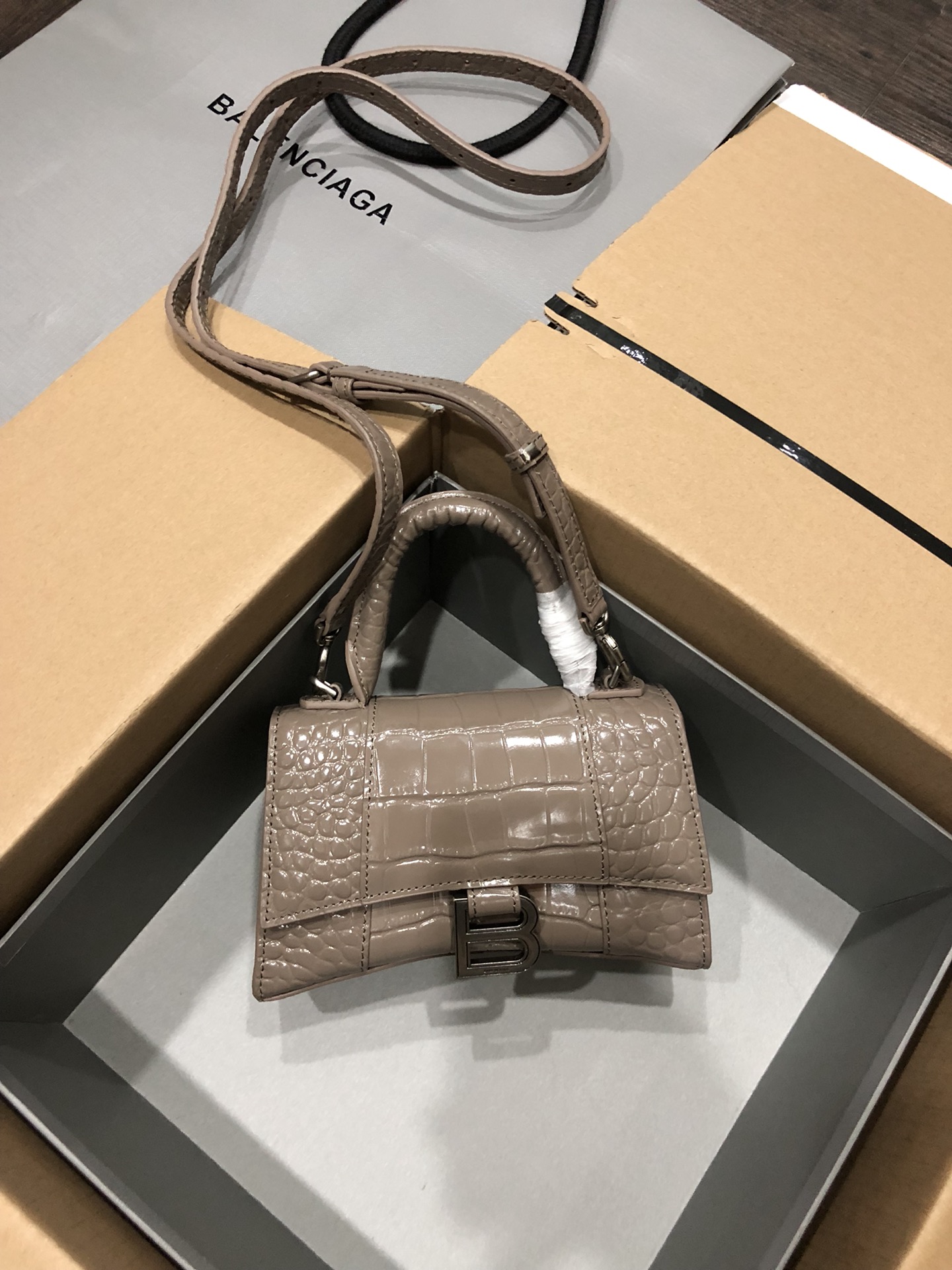 Ba*len*cia*ga small hourglass bag-13*8*19cm