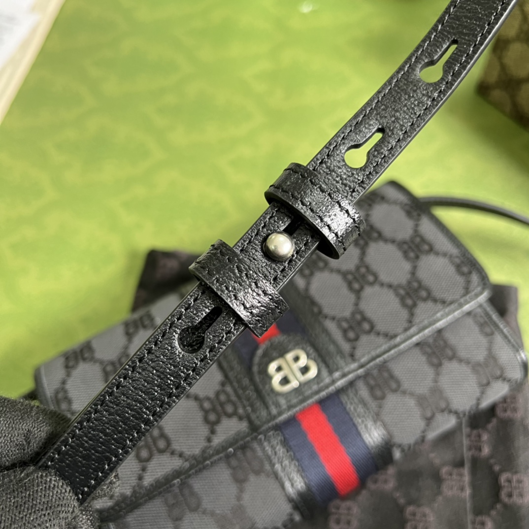 G*u*i&ba*len*cia*ga crossbody bag-19.5x12x3cm