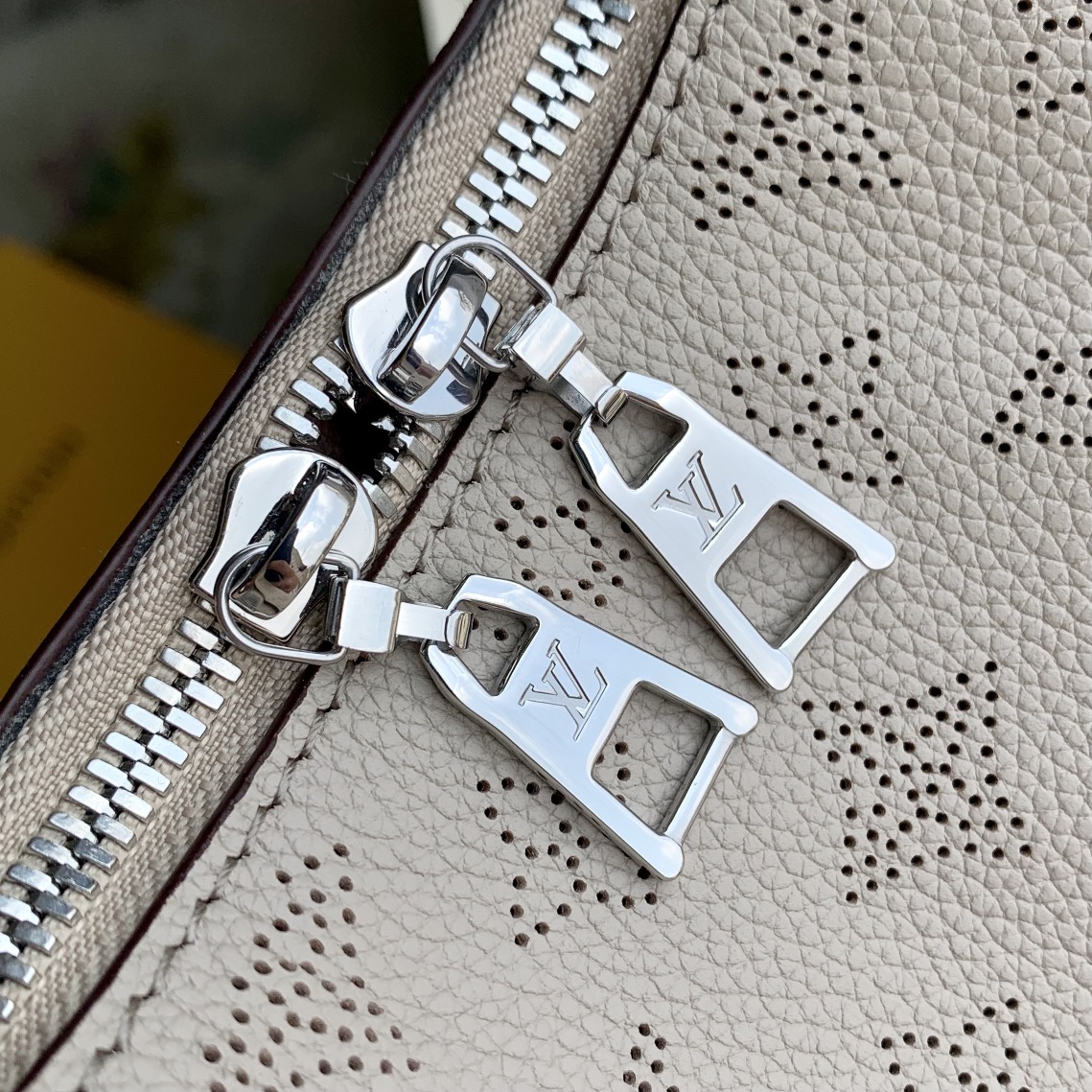 l0*is V*t0n why knot handbag-28*34*12cm