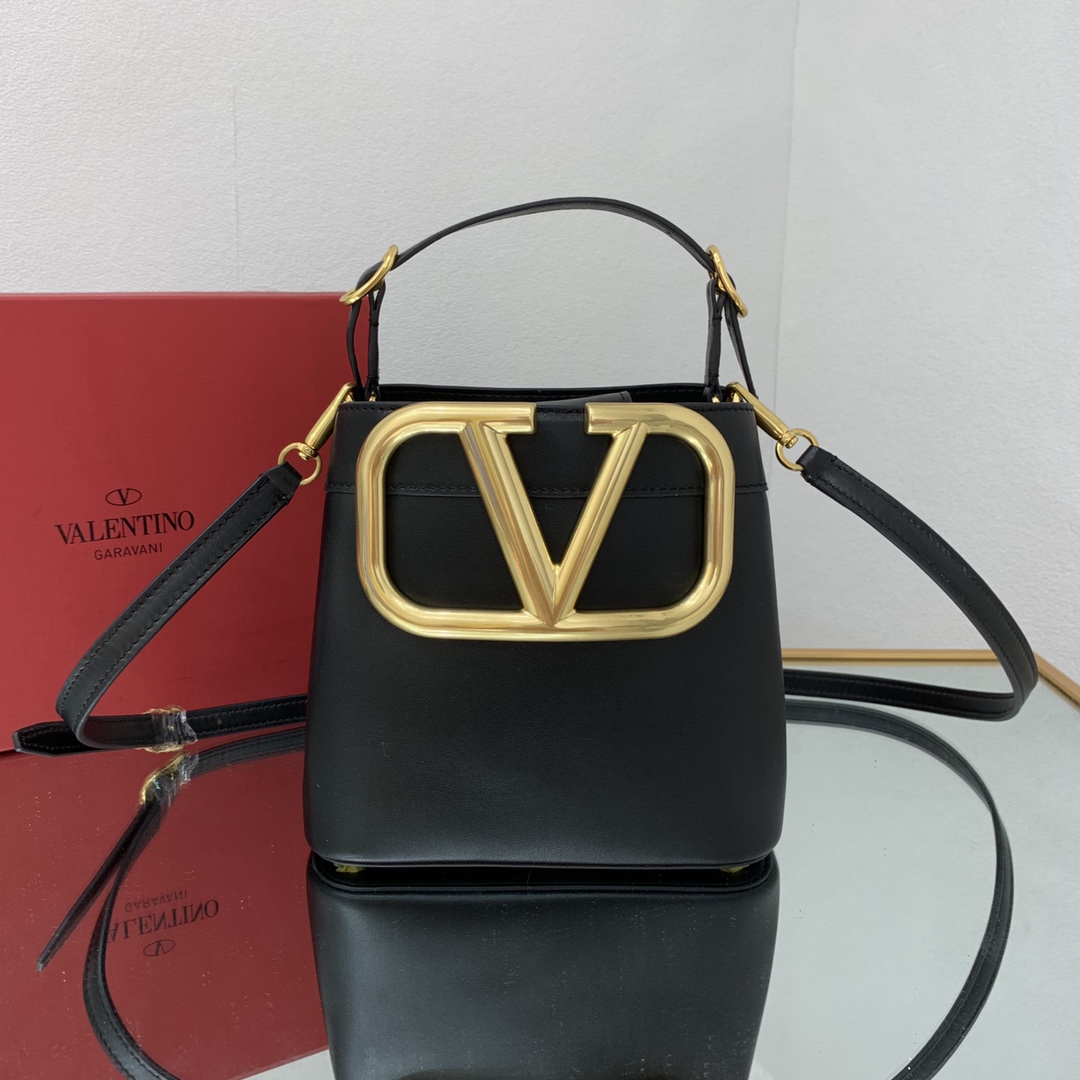 Va1e*ntin0 garavani s*pervee bag-20*19*12cm