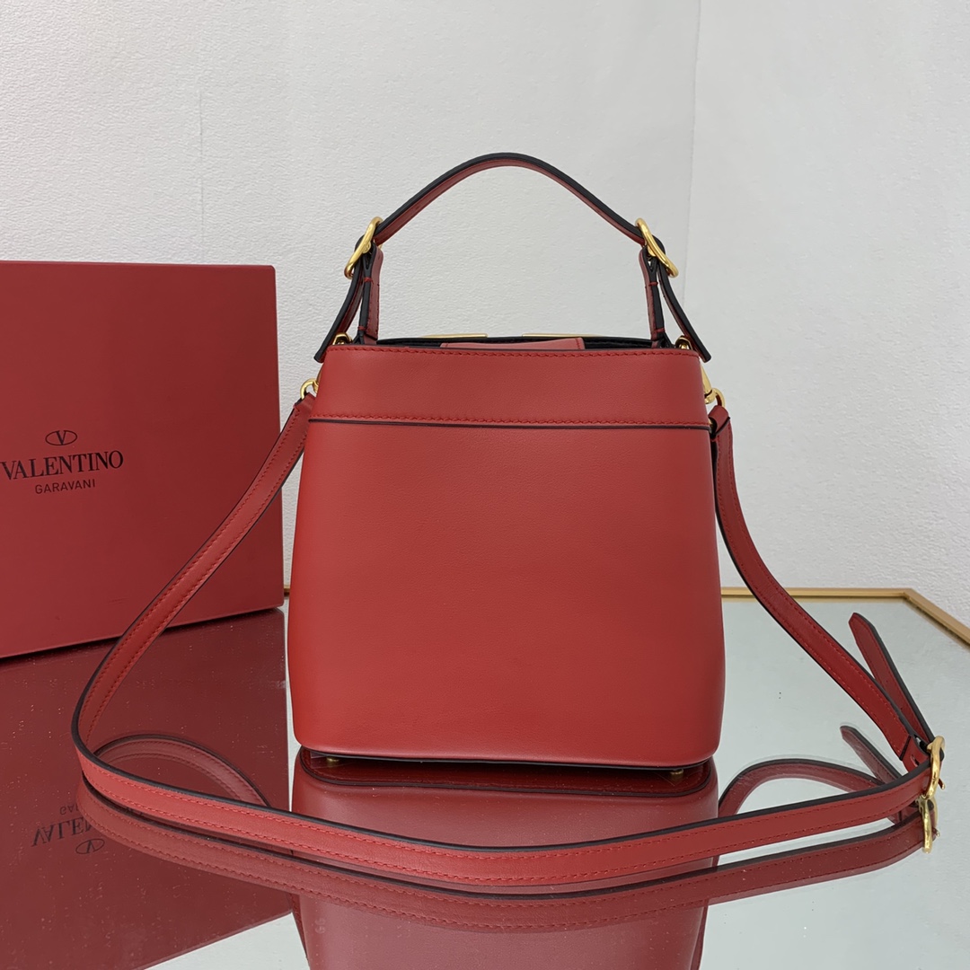 Va1e*ntin0 garavani s*pervee bag-20*19*12cm