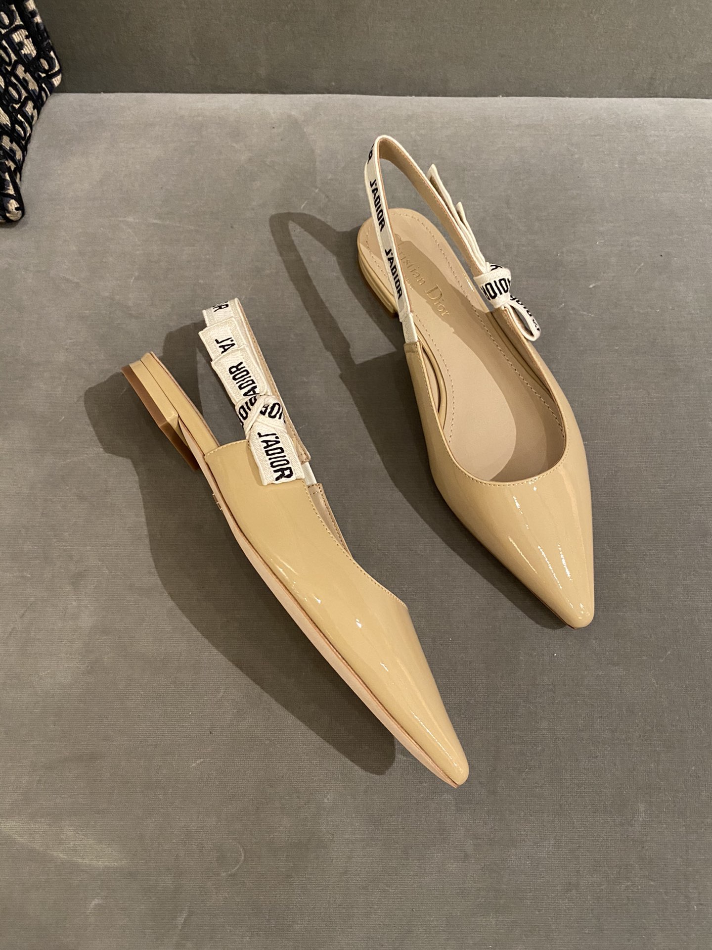 D*or flap shoes