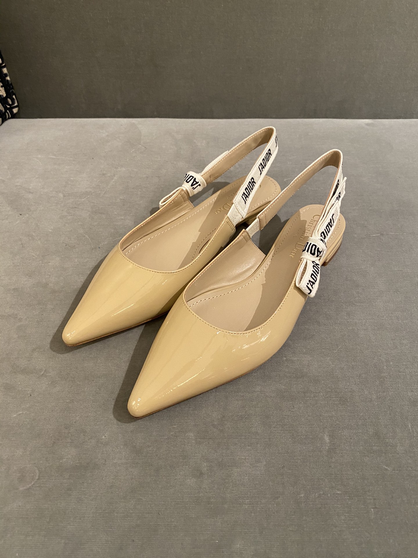 D*or flap shoes