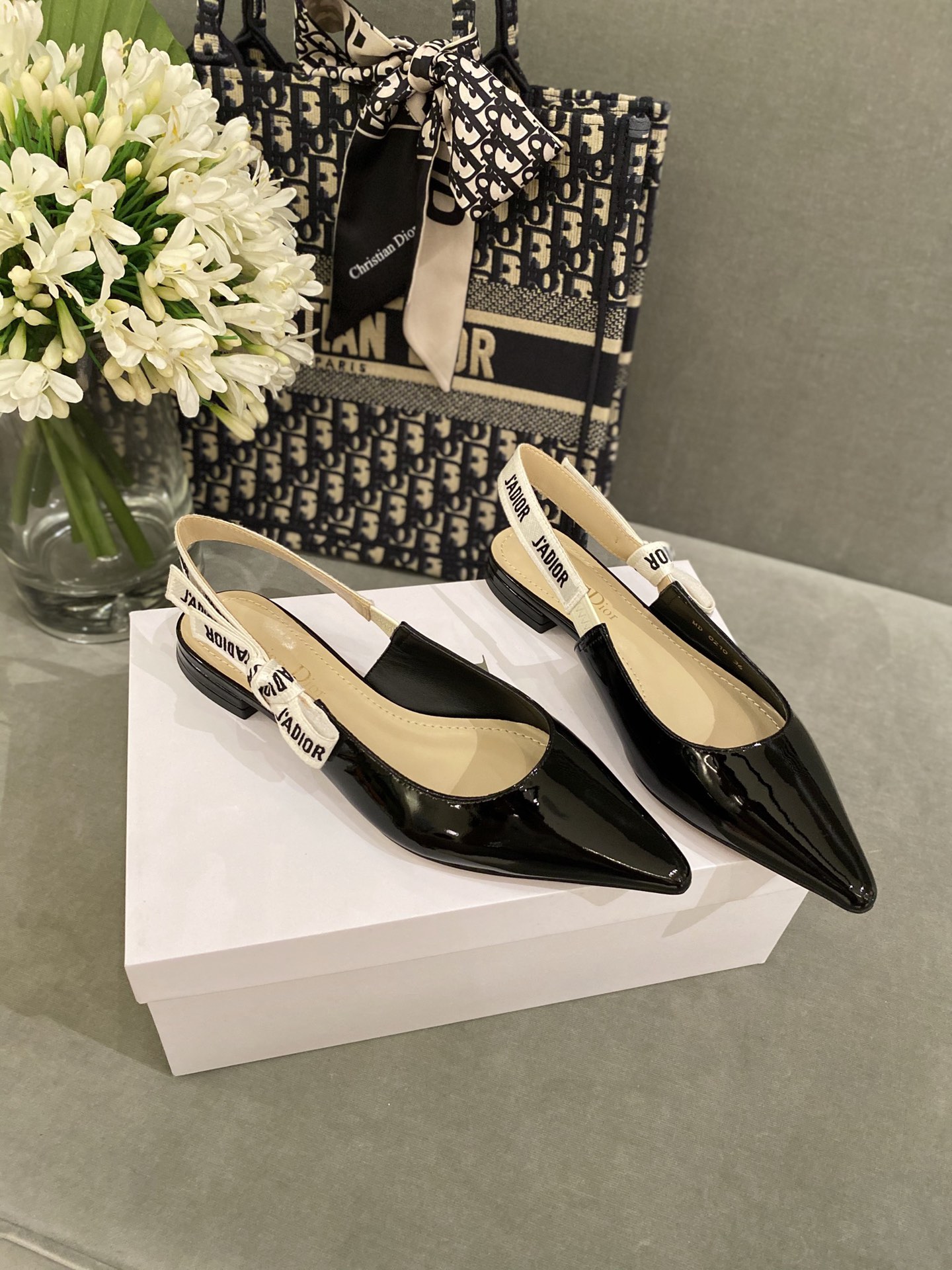 D*or flap shoes
