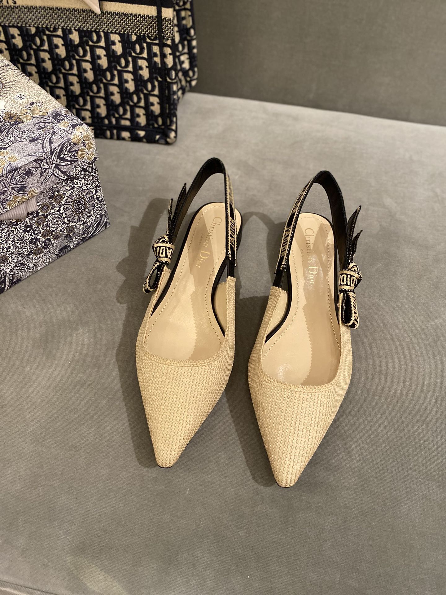 D*or flap shoes