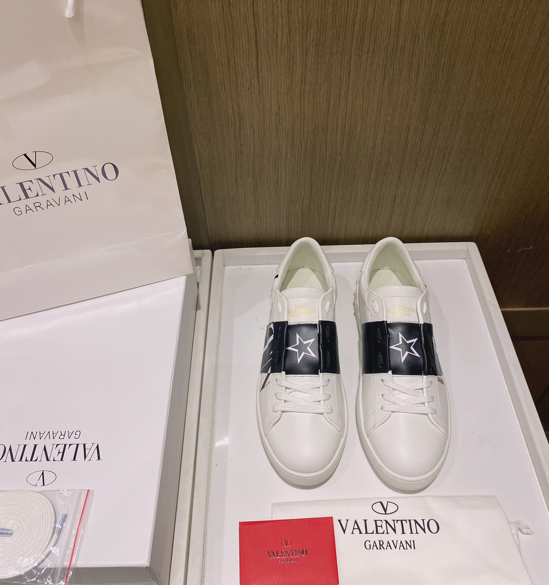 Va1e*ntin0 garavani sneakers