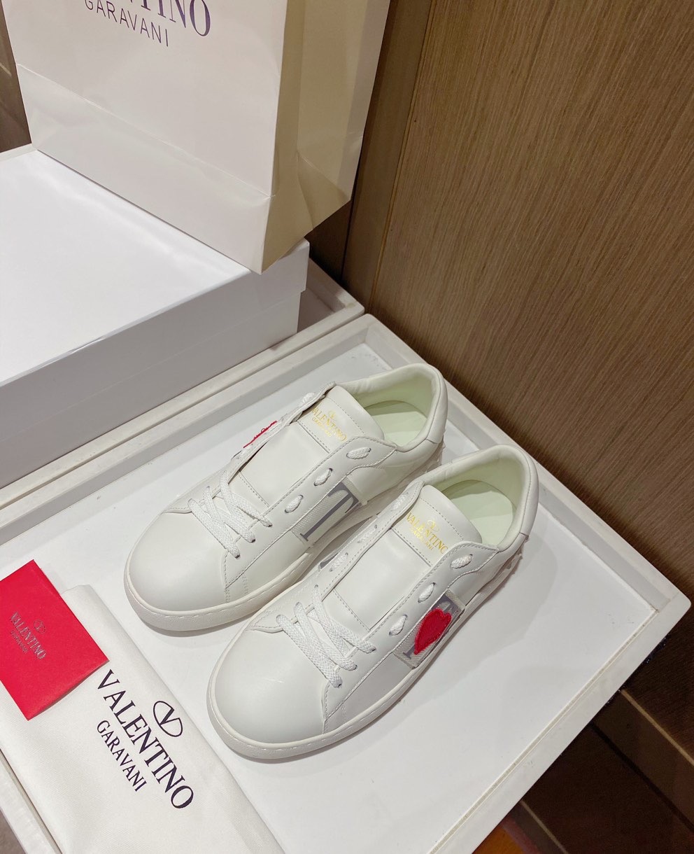 Va1e*ntin0 garavani sneakers