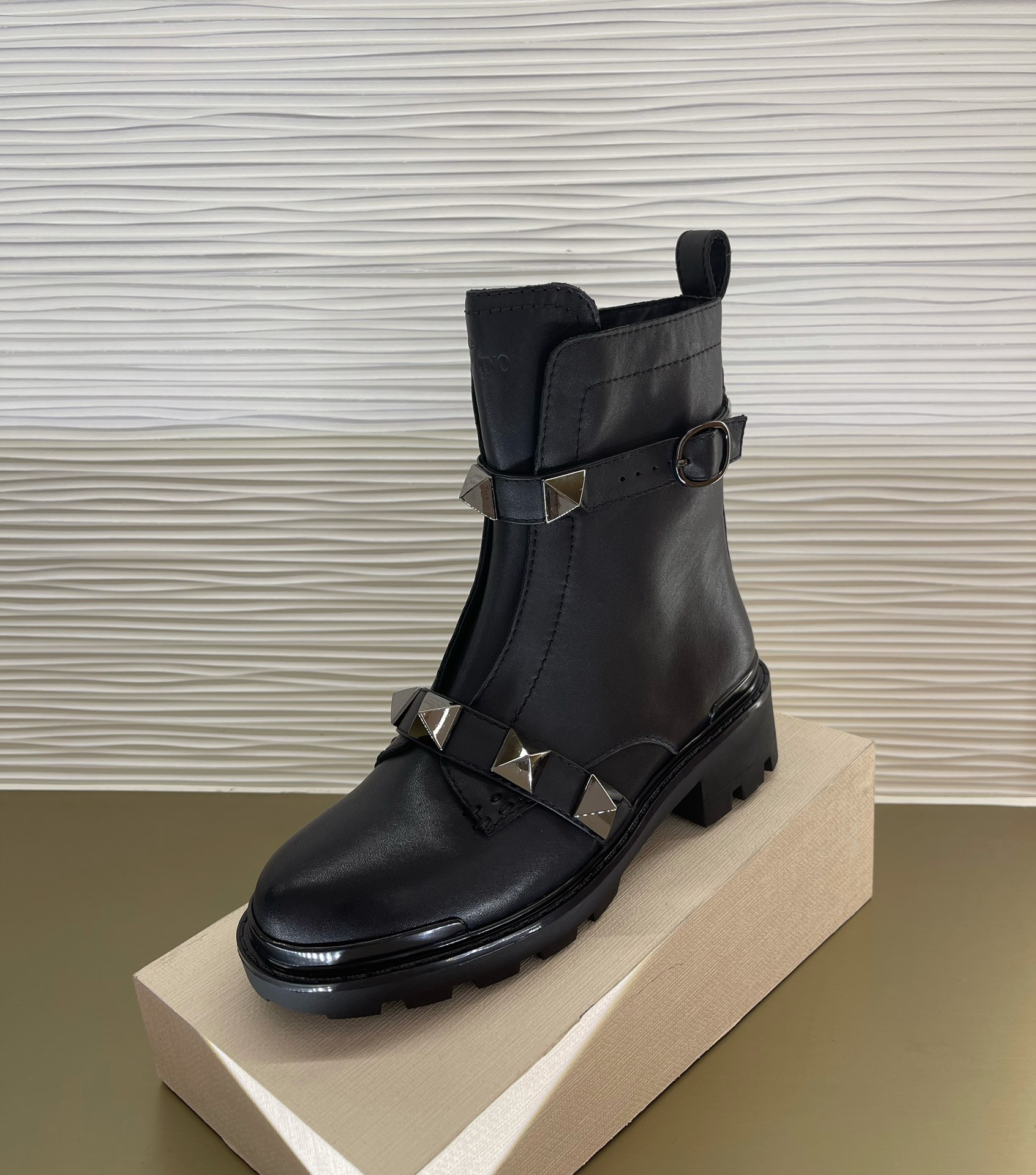 Va1e*ntin0 boots(eu35-41)