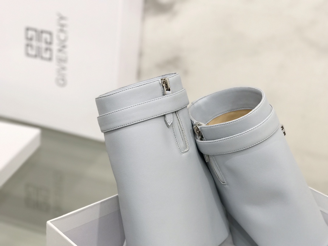 G1uenchy boots(eu35-42)