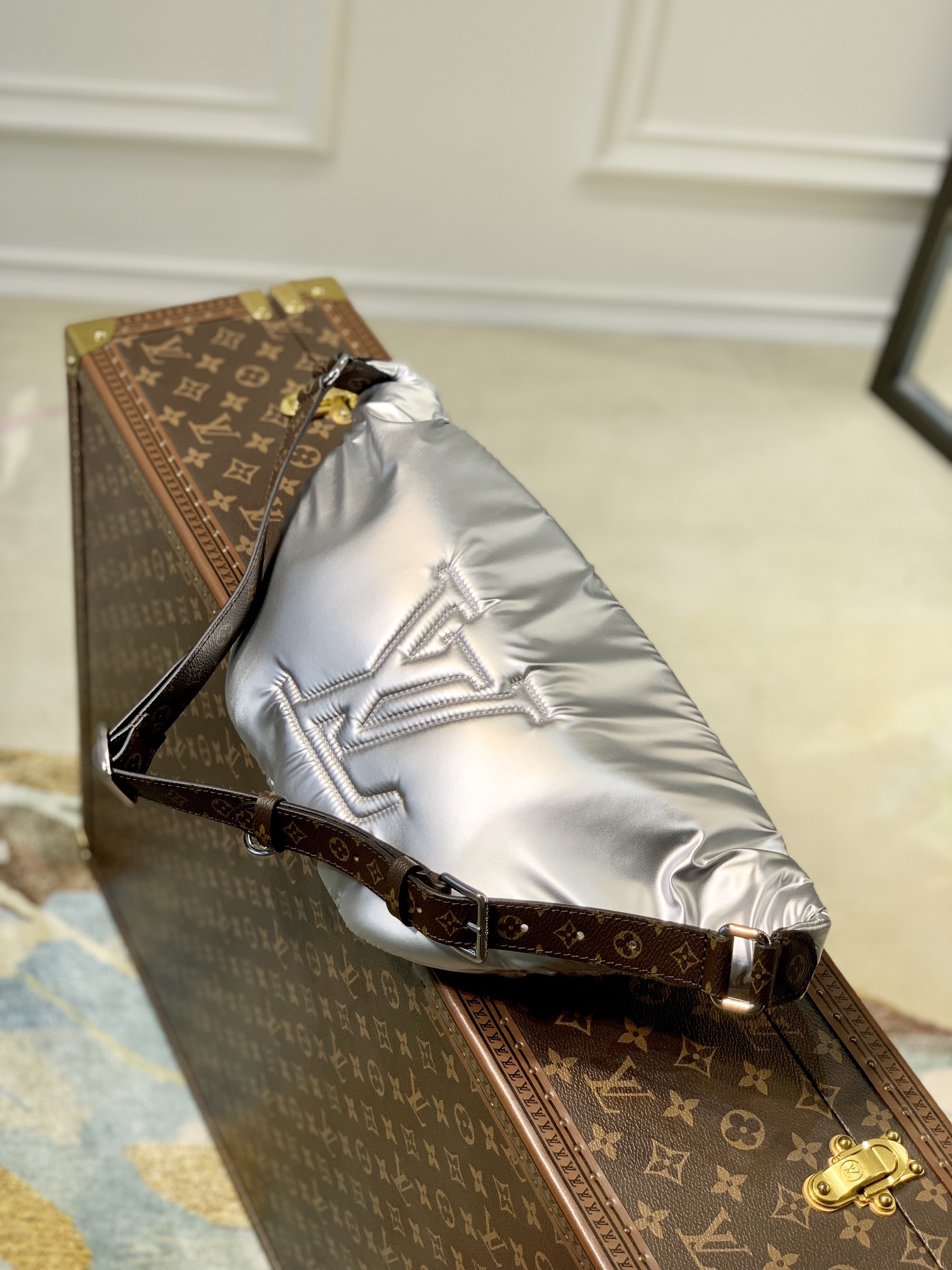 l0*is V*t0n pillow maxi bum bag-44 x 24 x 7cm