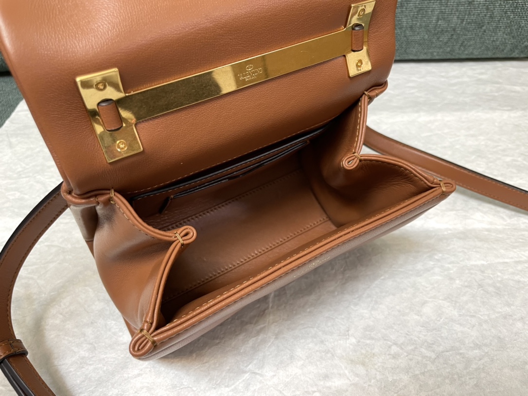 valentin0 Va1e*ntin0 one stud-20x13x8.5cm