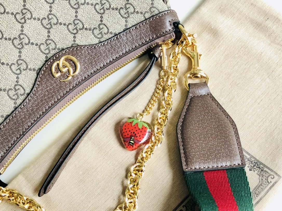 G*u*i chain bag-25*15*6cm