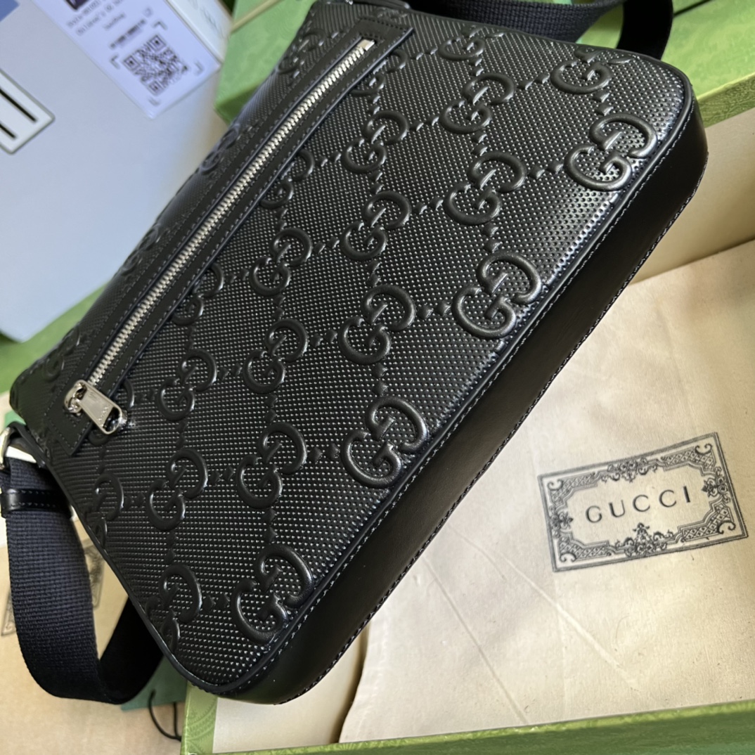 G*u*i messenger bag-26*23*3cm