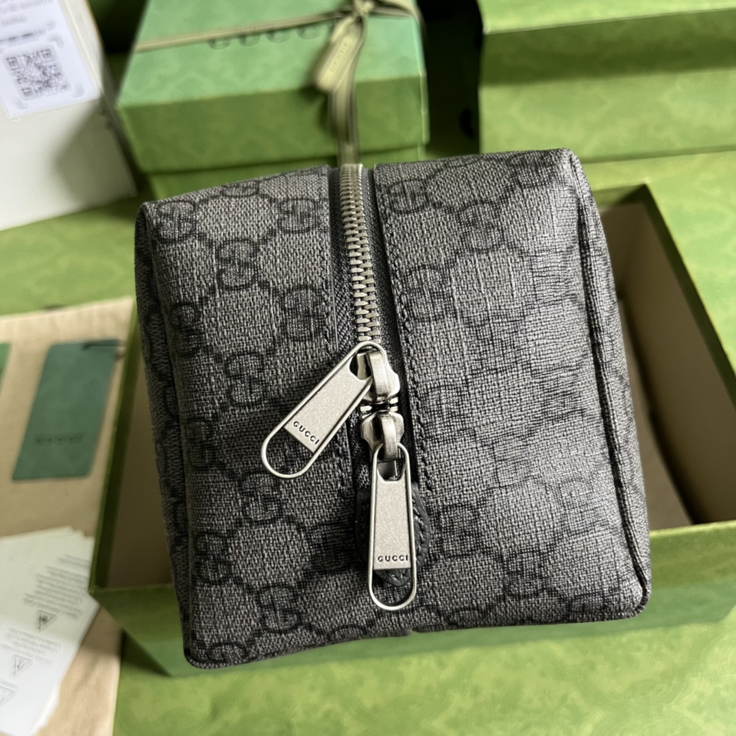 G*u*i pouch-25.5x 12x 11.5cm