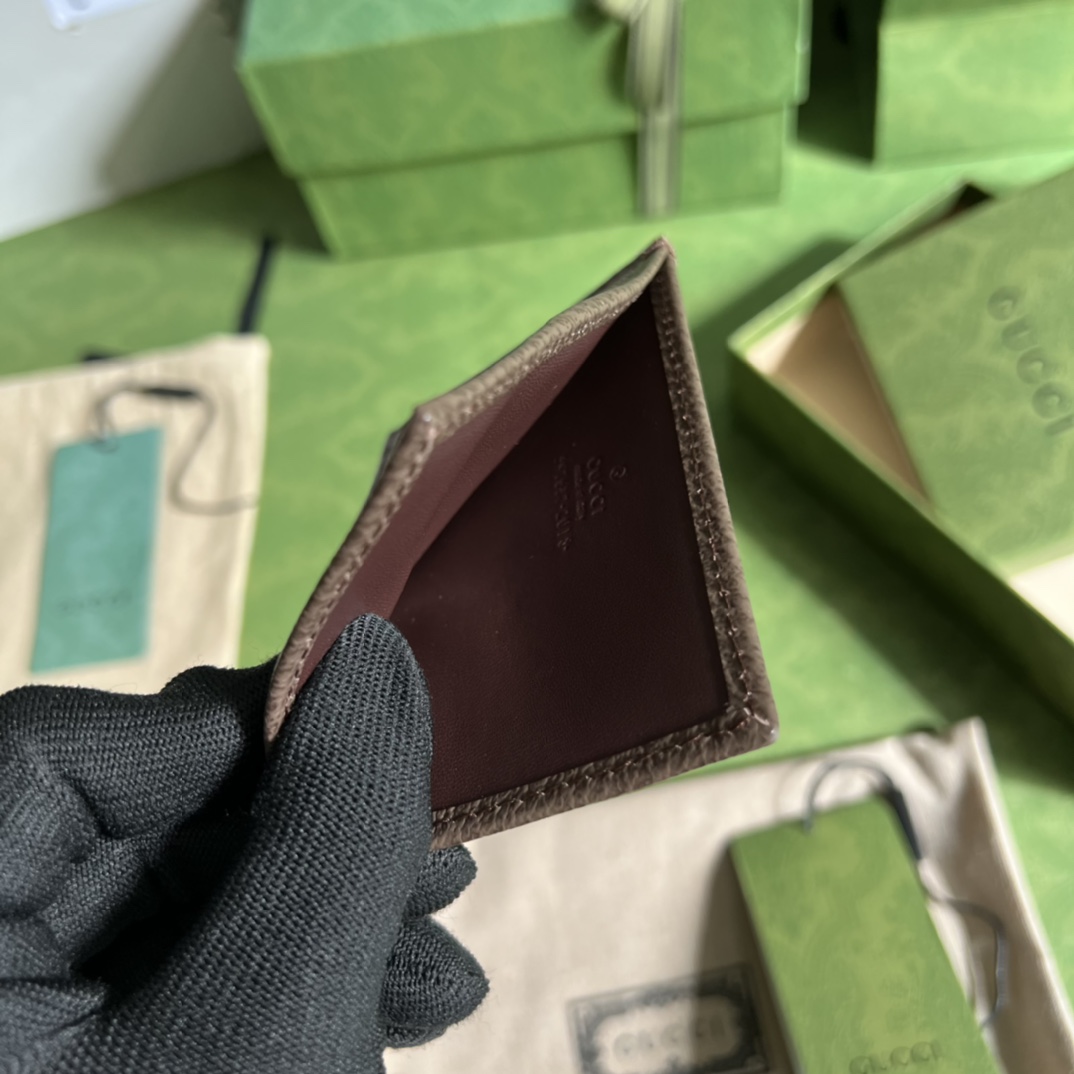 G*u*i wallet-11*7cm