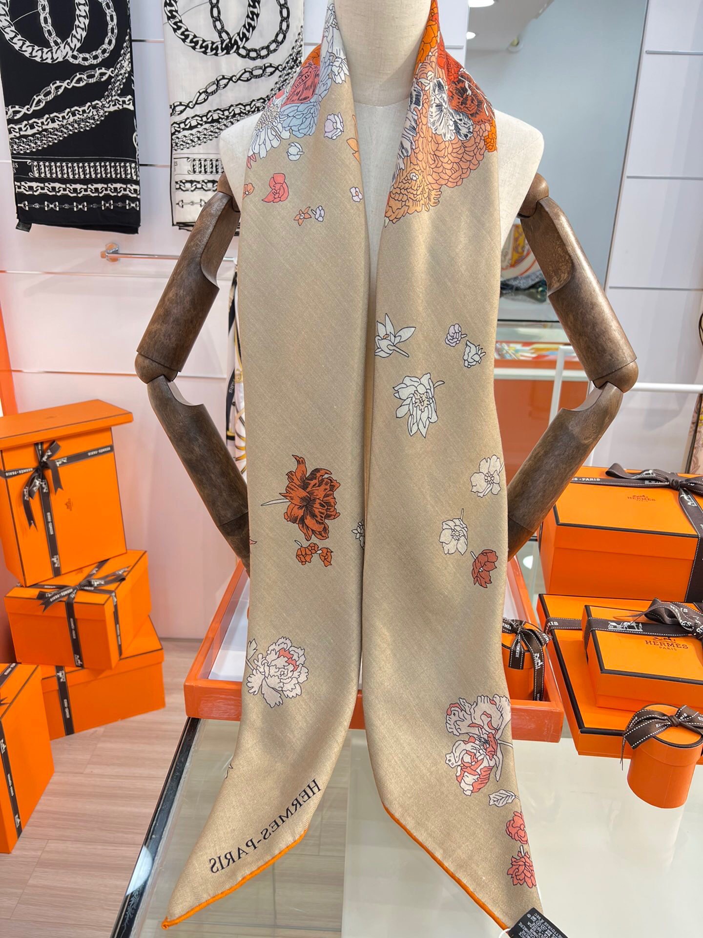 H**mes shawls-140*140cm