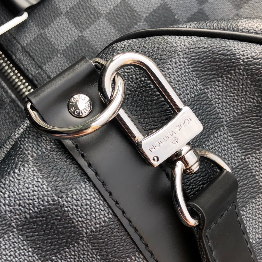 l0*is V*t0n keepall