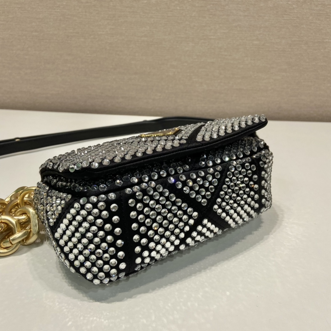 Pra*a handbags bd329-17*11.5*6.5cm
