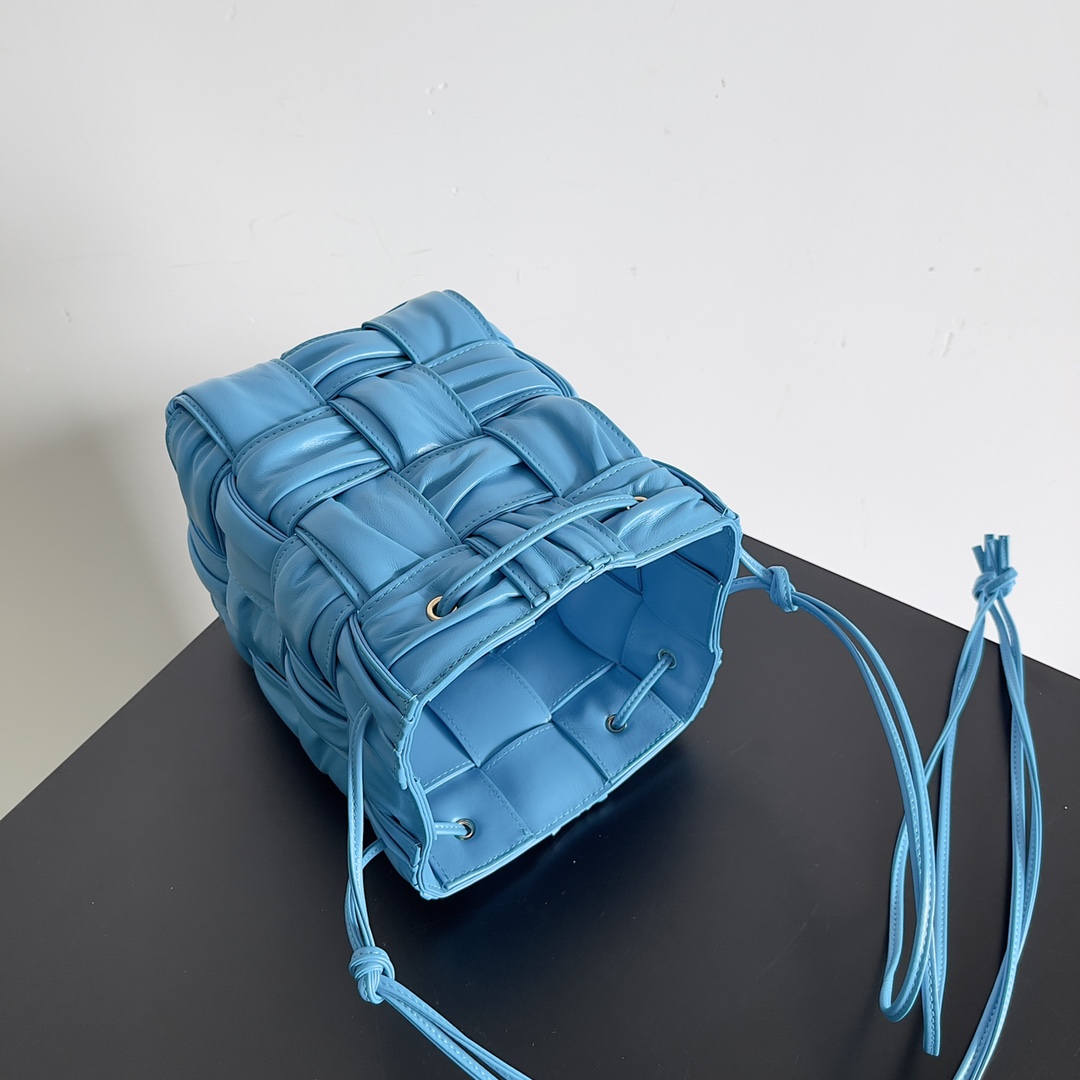 b0tte*a Ven*ta mini bucket-18*14*14cm