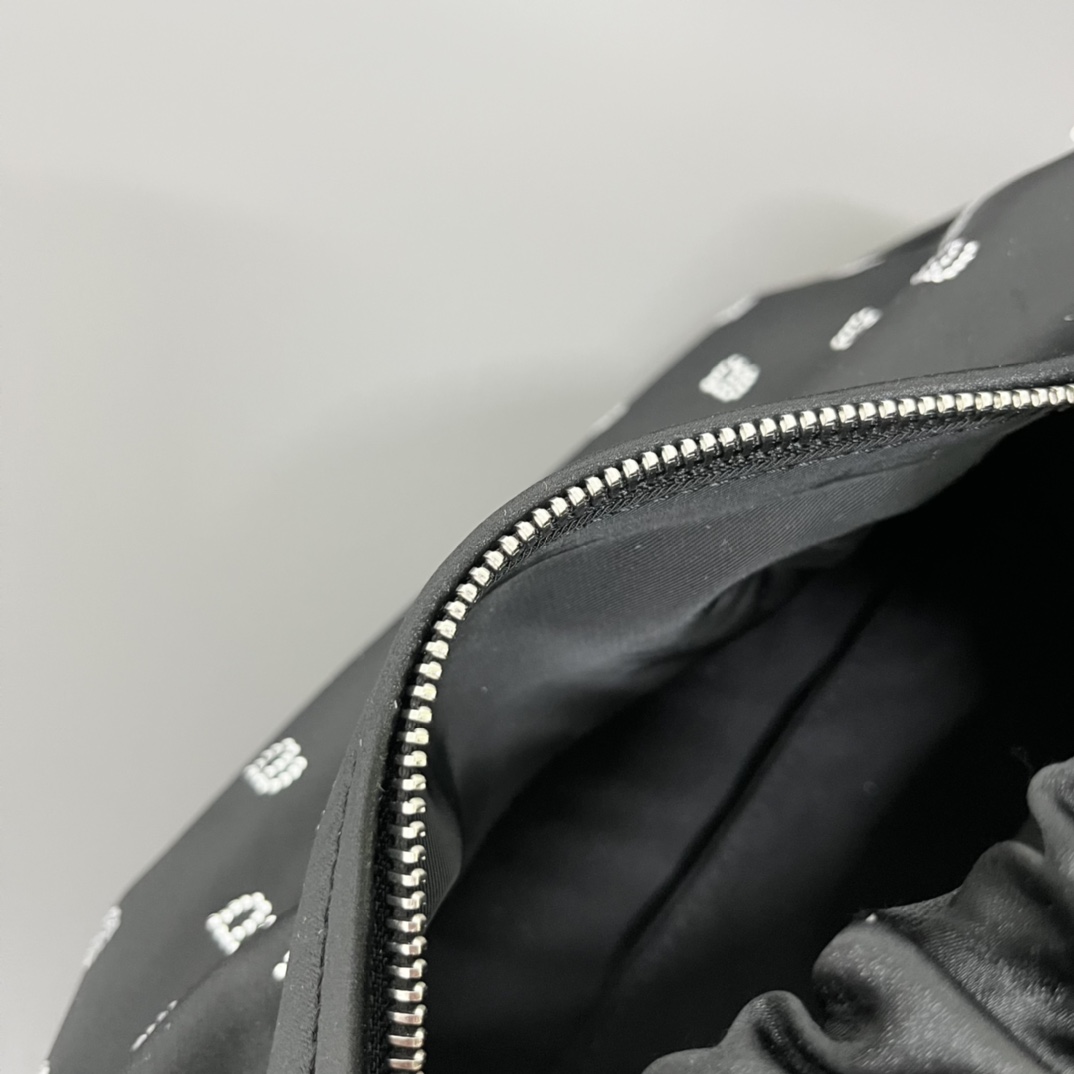 b0tte*a Ven*ta cassette bag-21cm