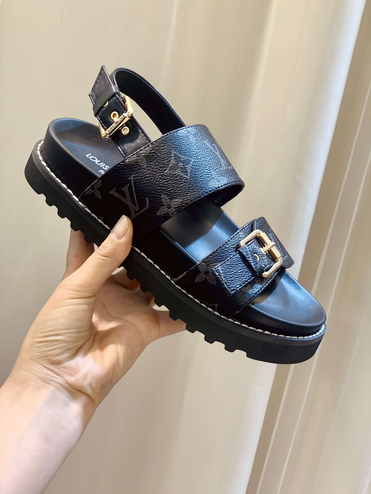l0*is V*t0n sandals