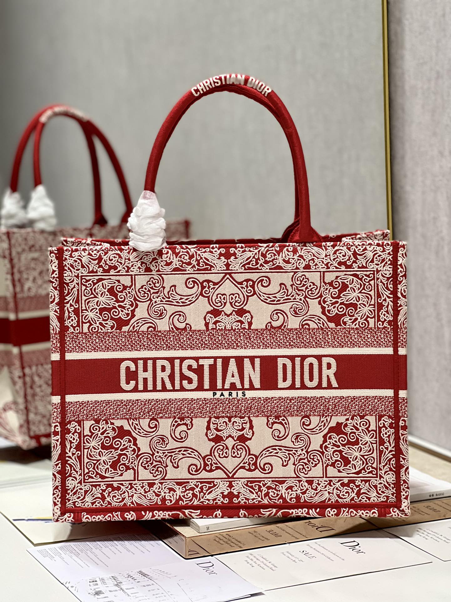 D*or book tote