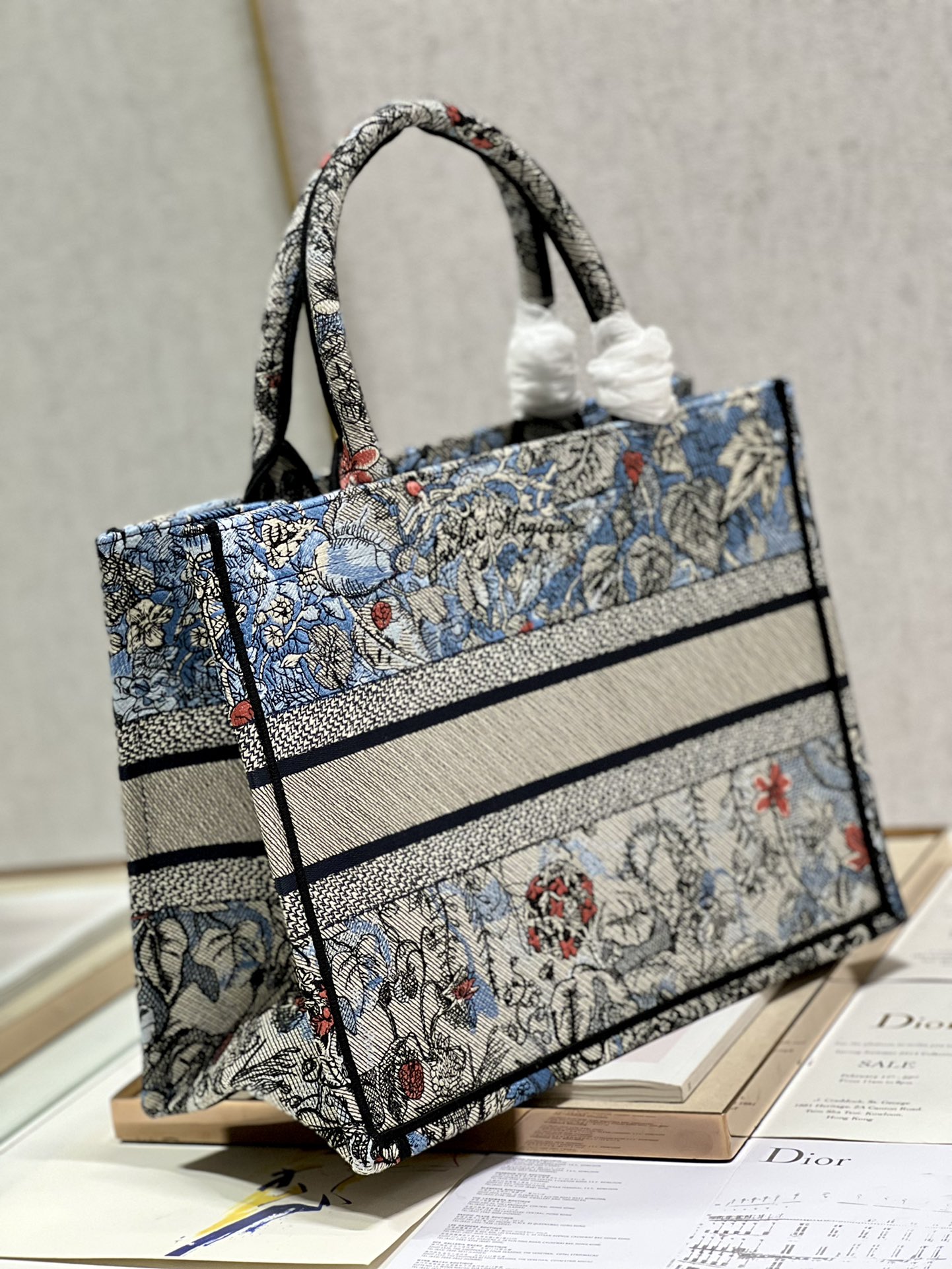 D*or book tote