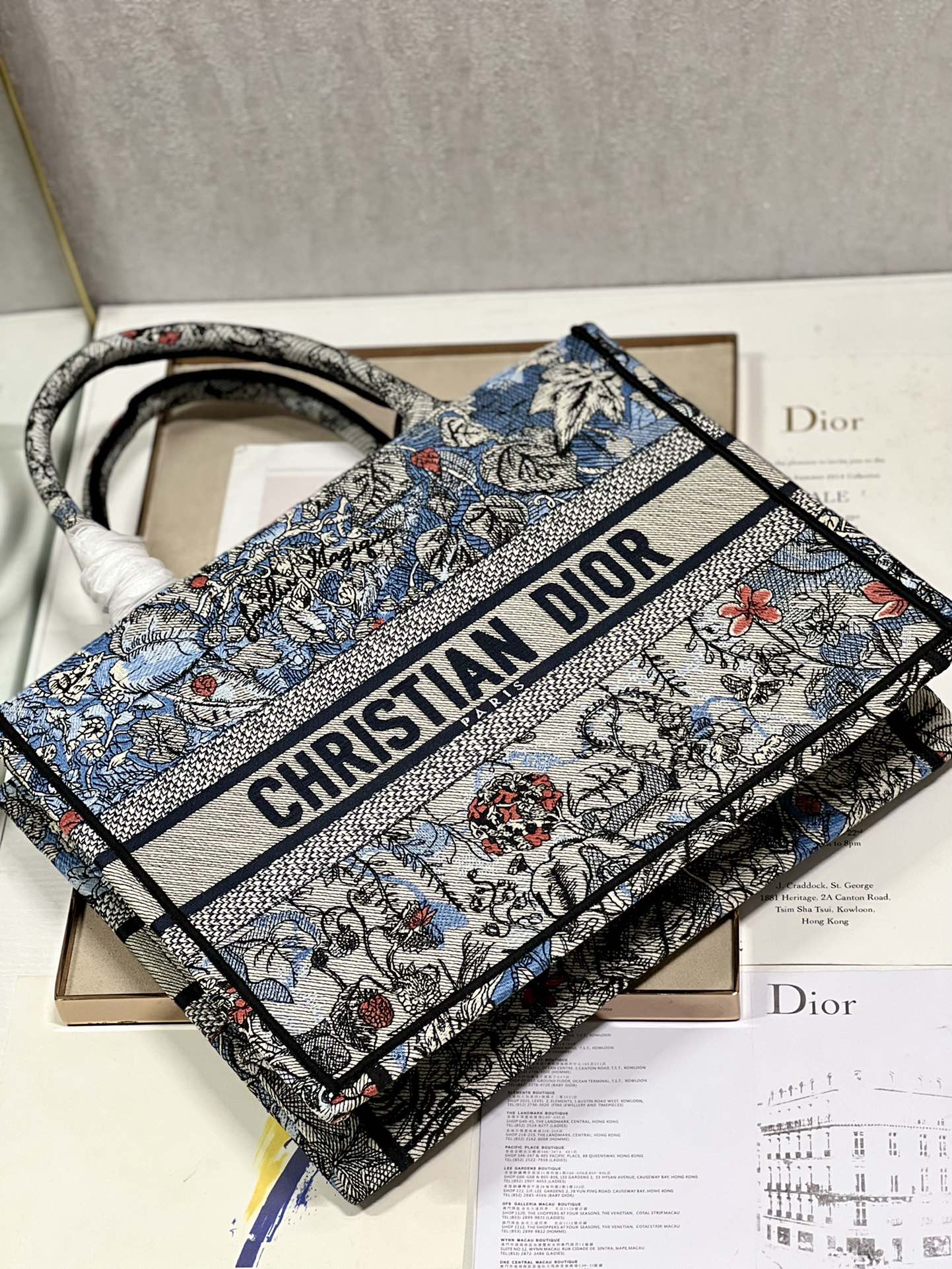 D*or book tote