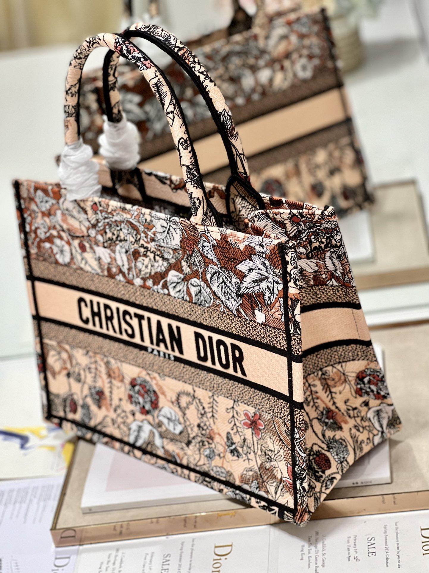 D*or book tote