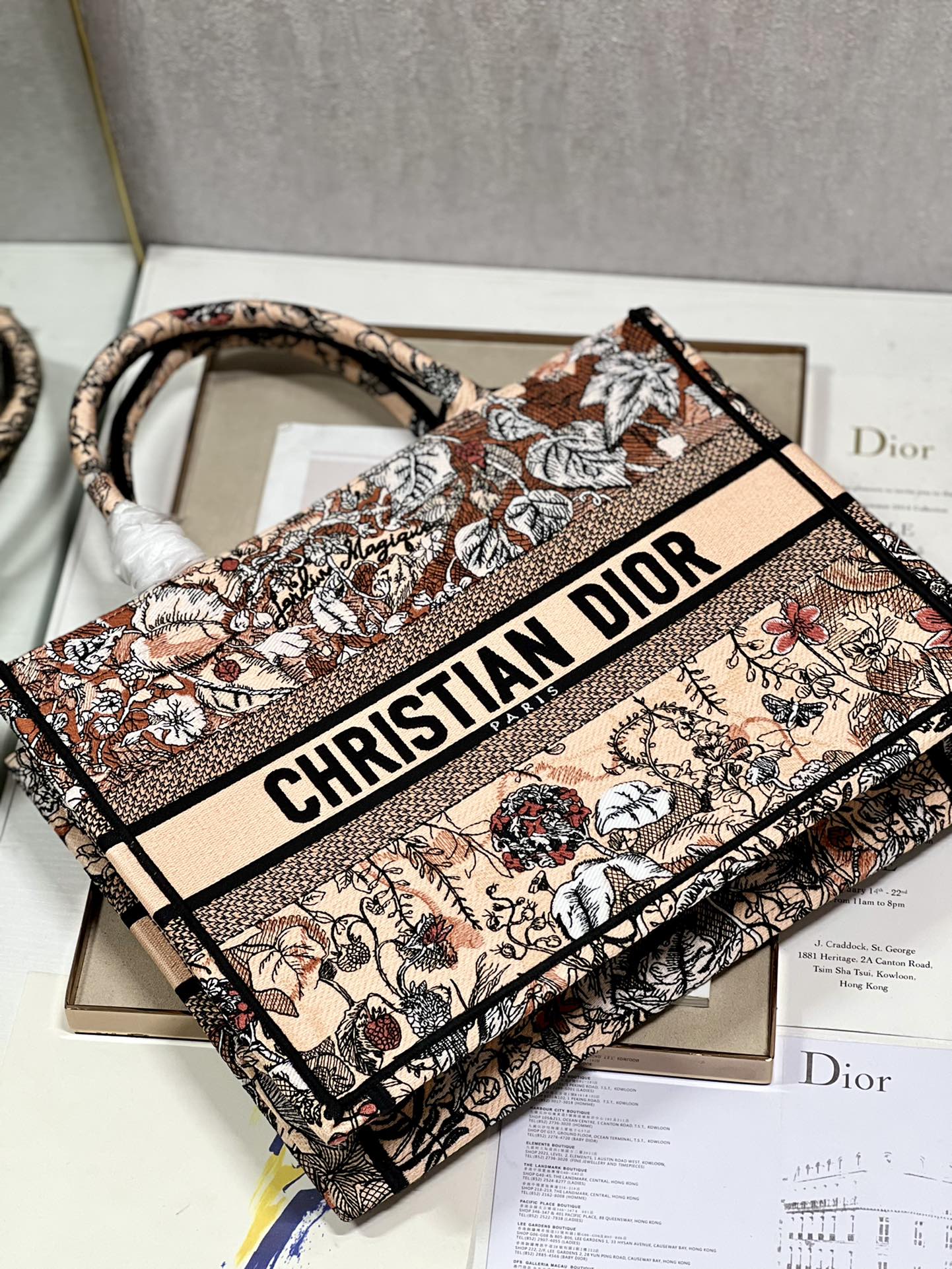 D*or book tote