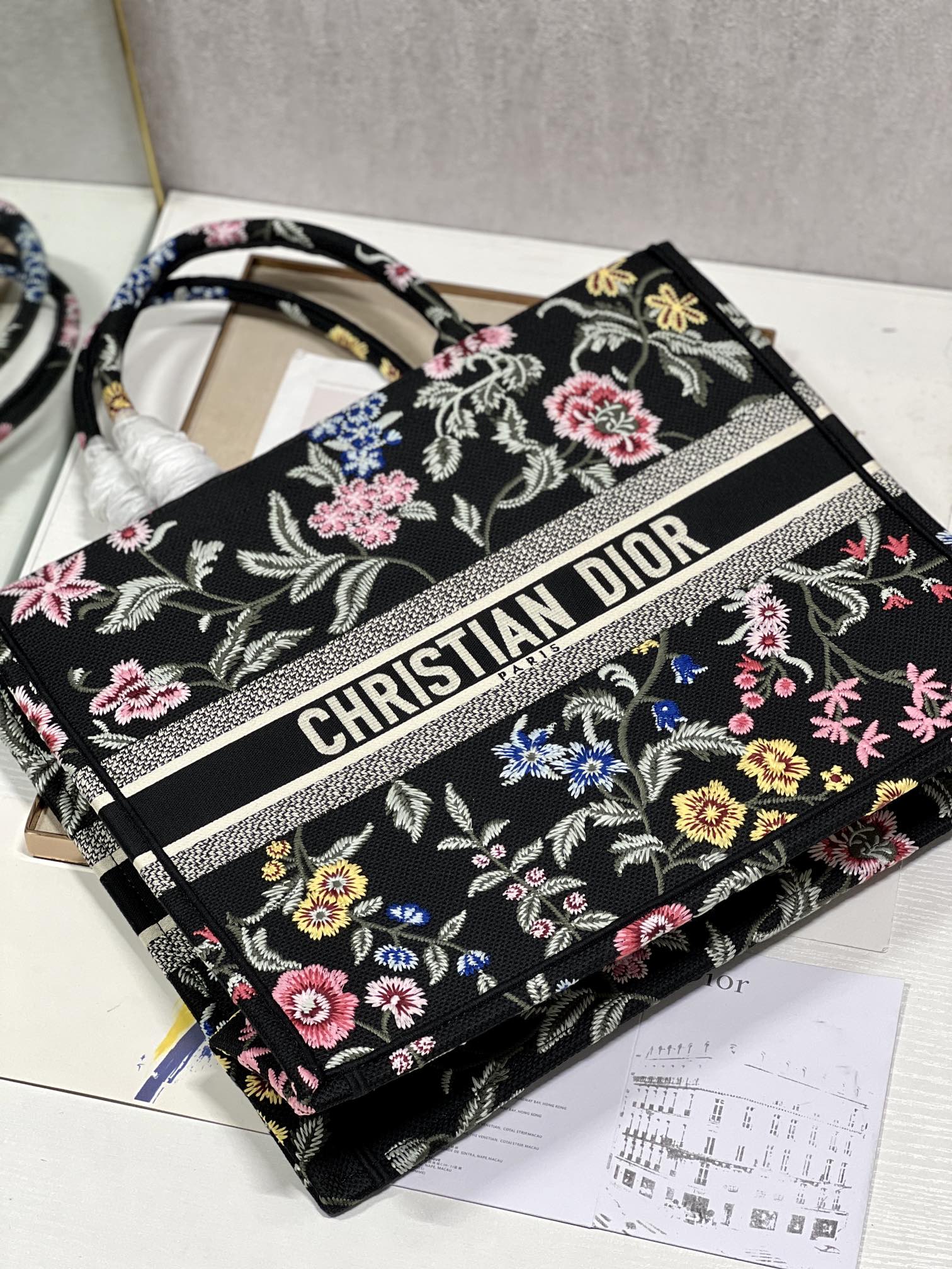 D*or book tote