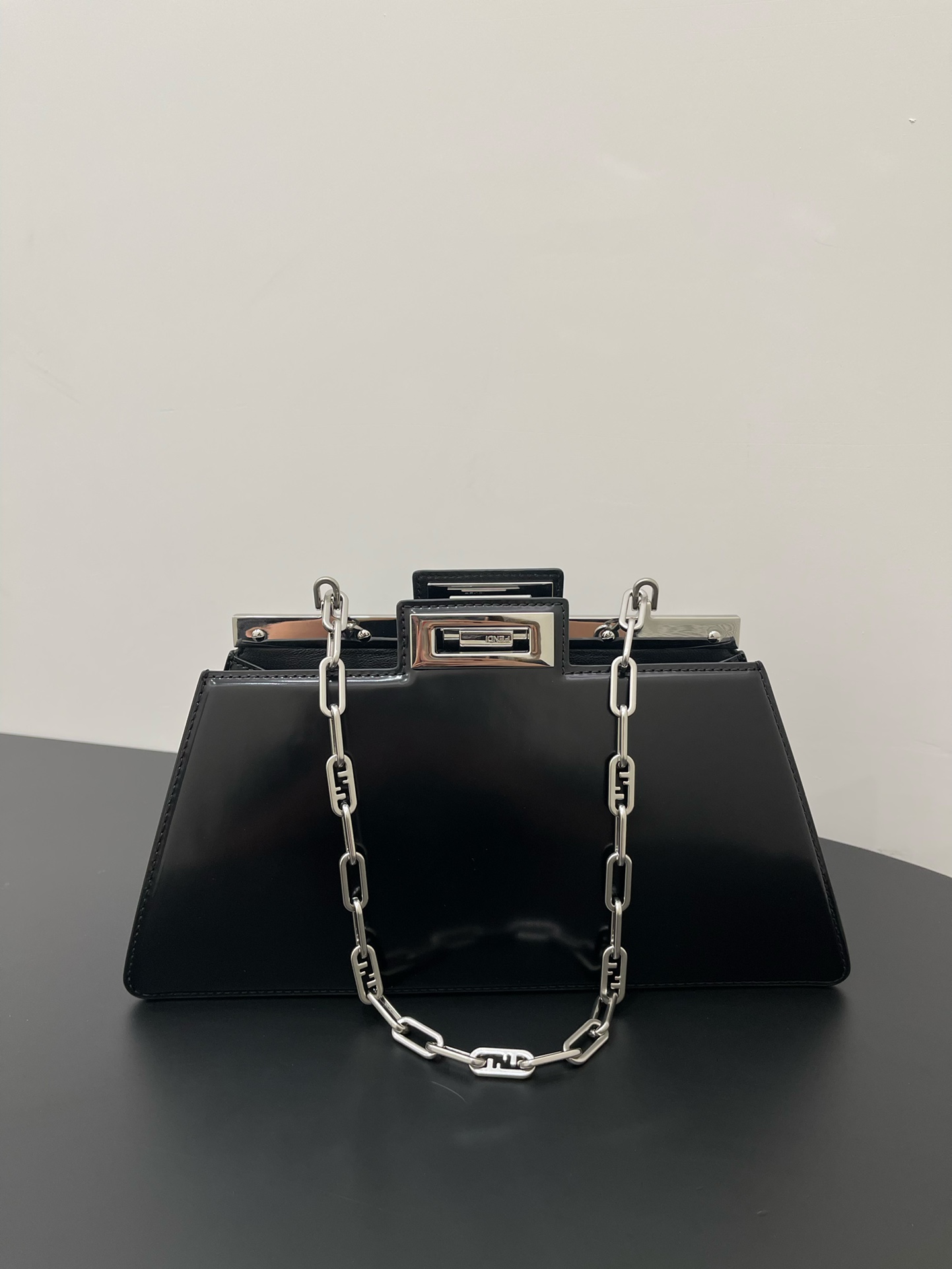 F**di peekaboo iseeu-34x18.50x11cm