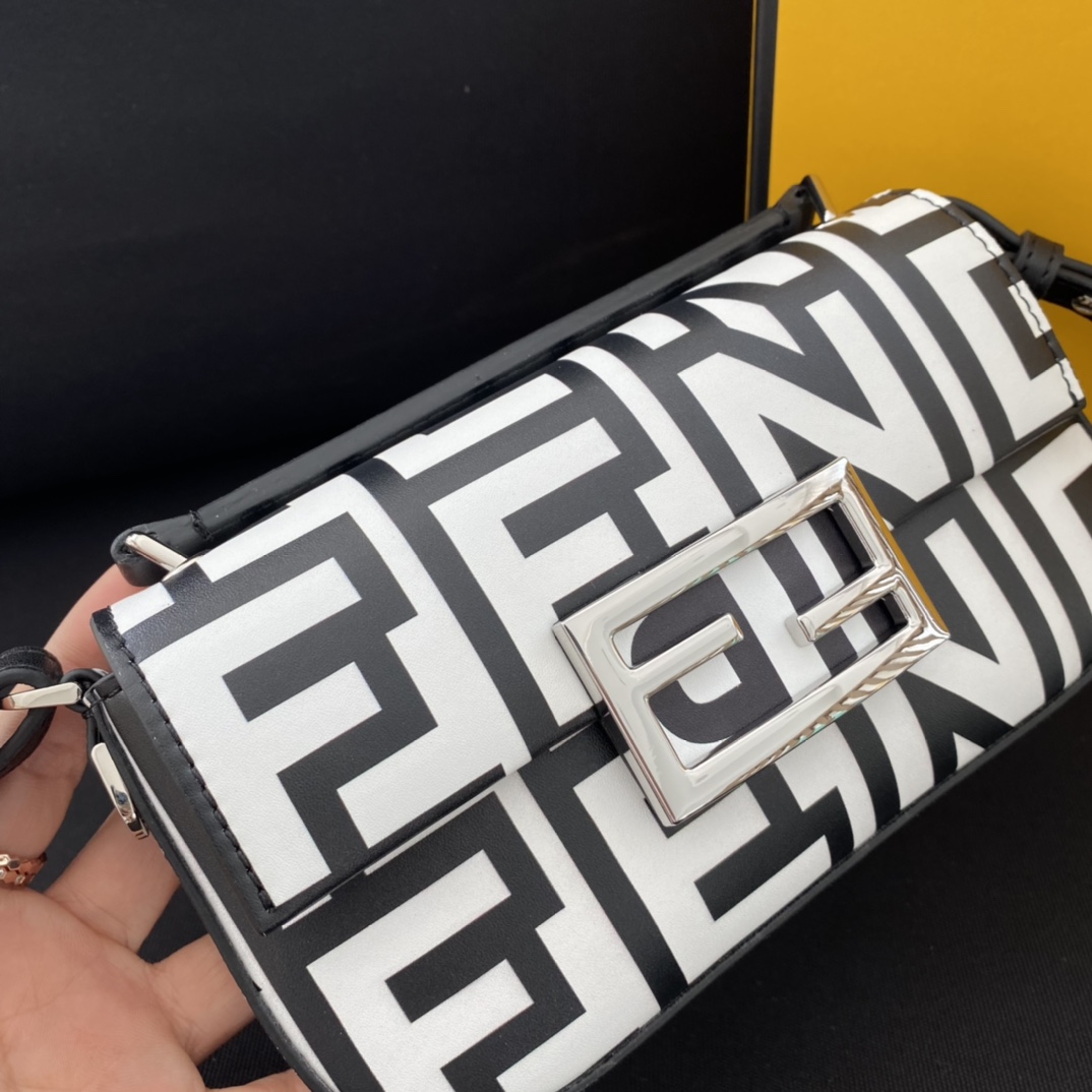 F**di baguette bag-19×14×4cm