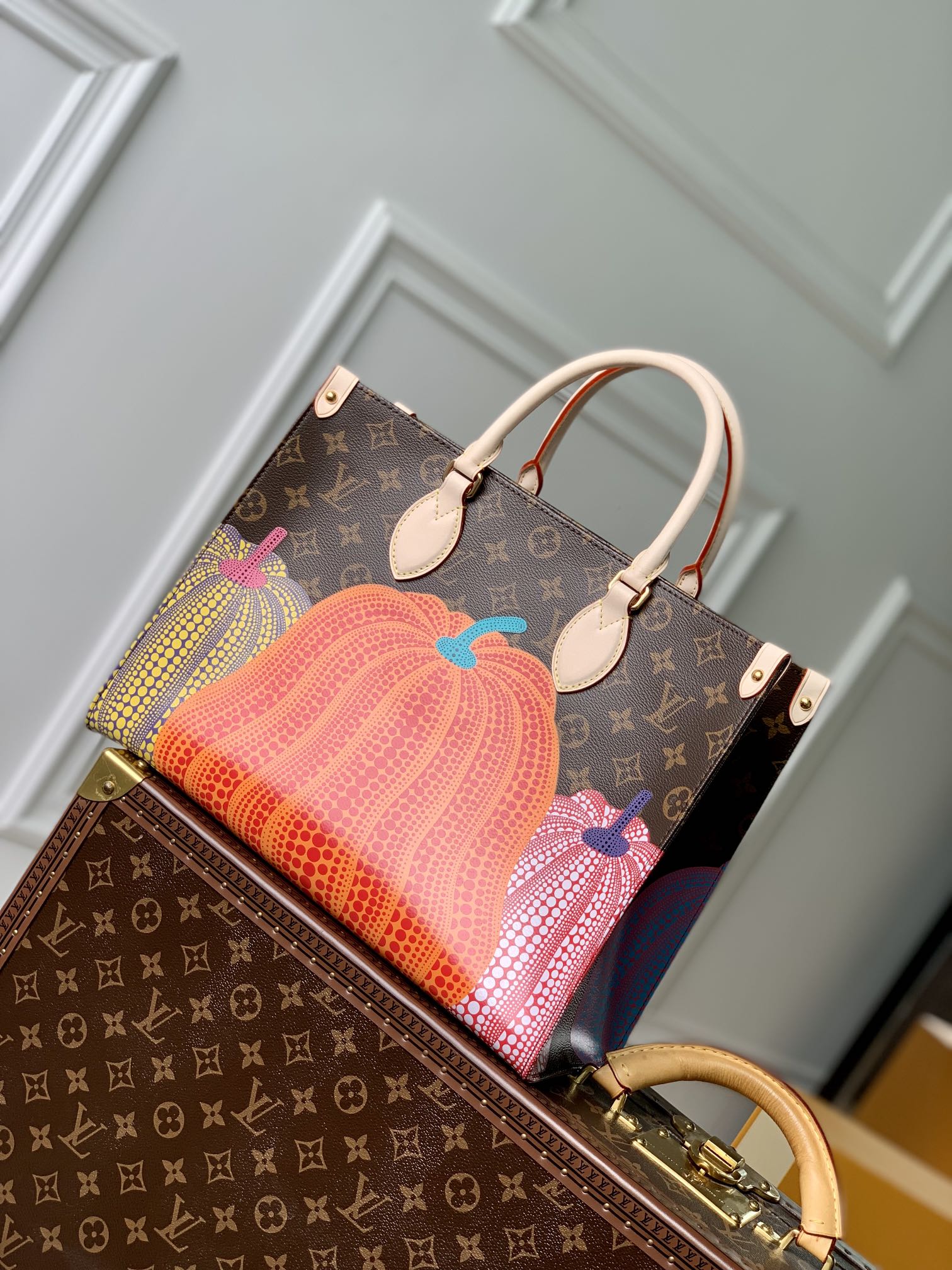 l0*is V*t0n x ykonthego handbag-35 x 27 x 14 cm