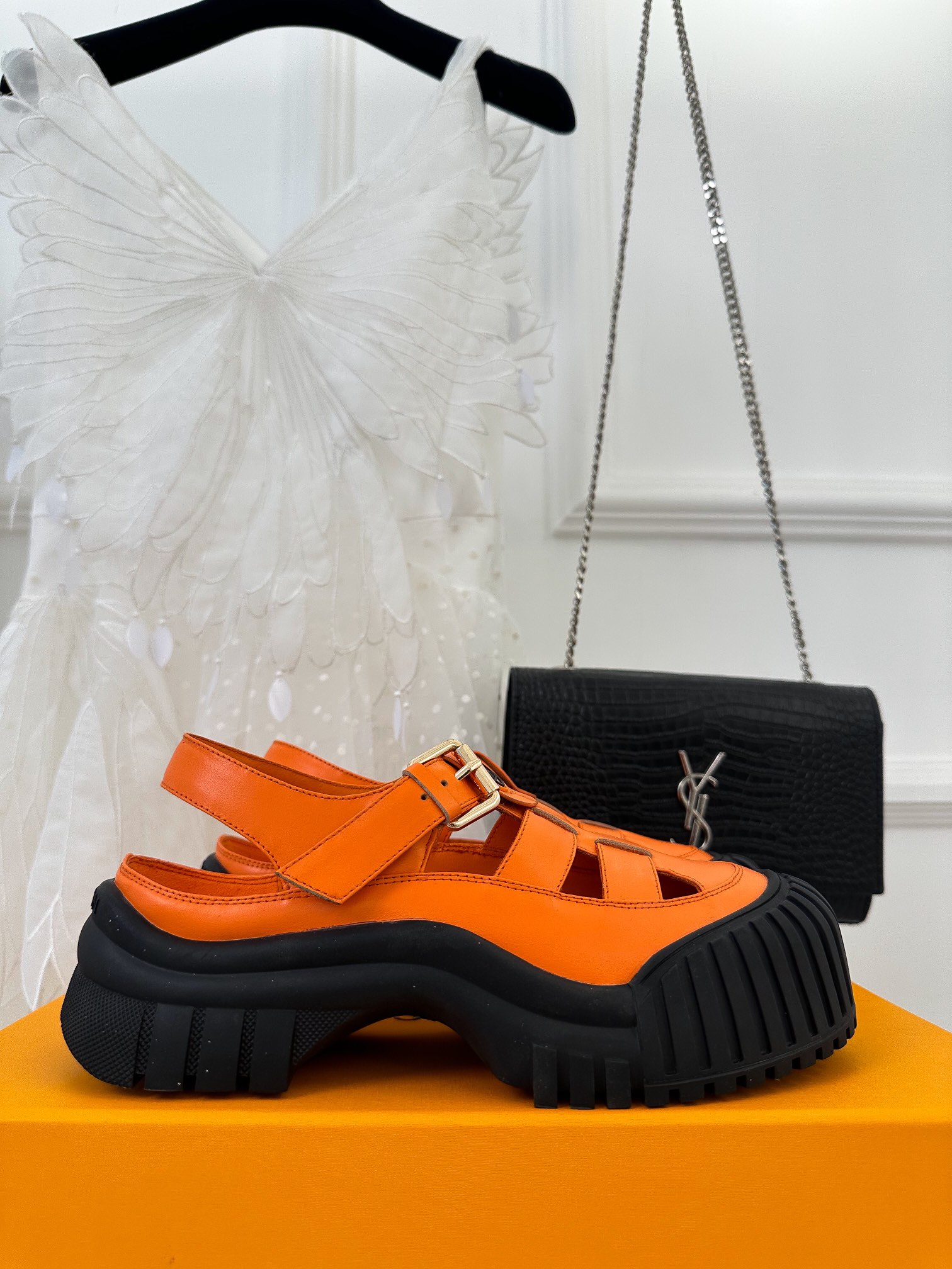 l0*is V*t0n sandals
