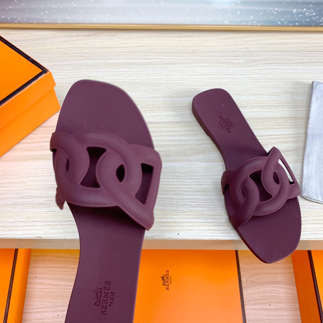 H**mes sandals