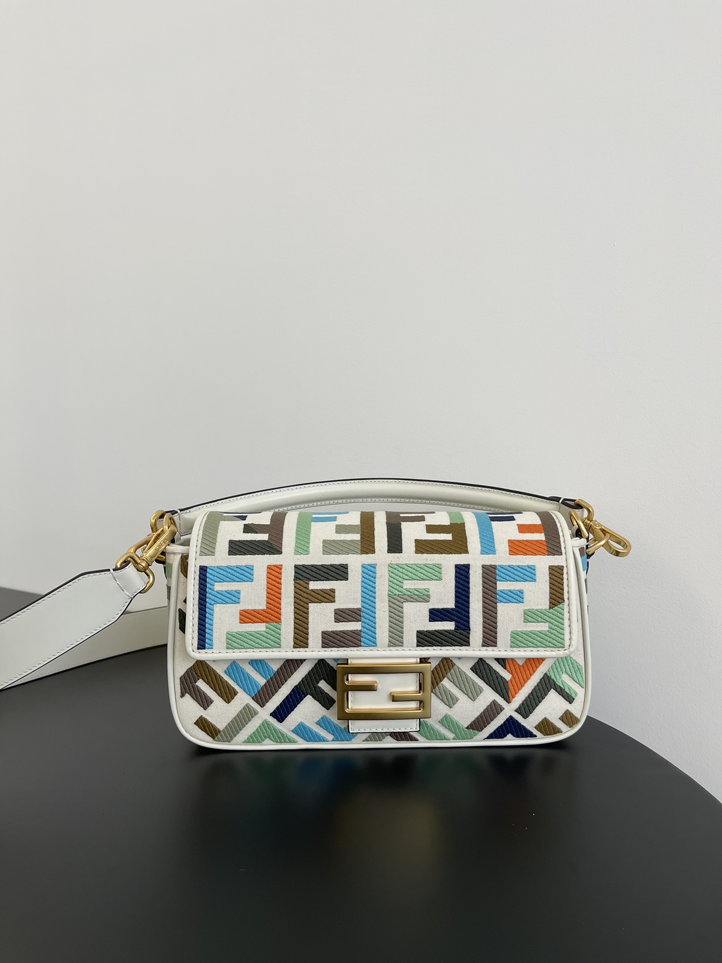 F**di baguette bag-26x14x4cm