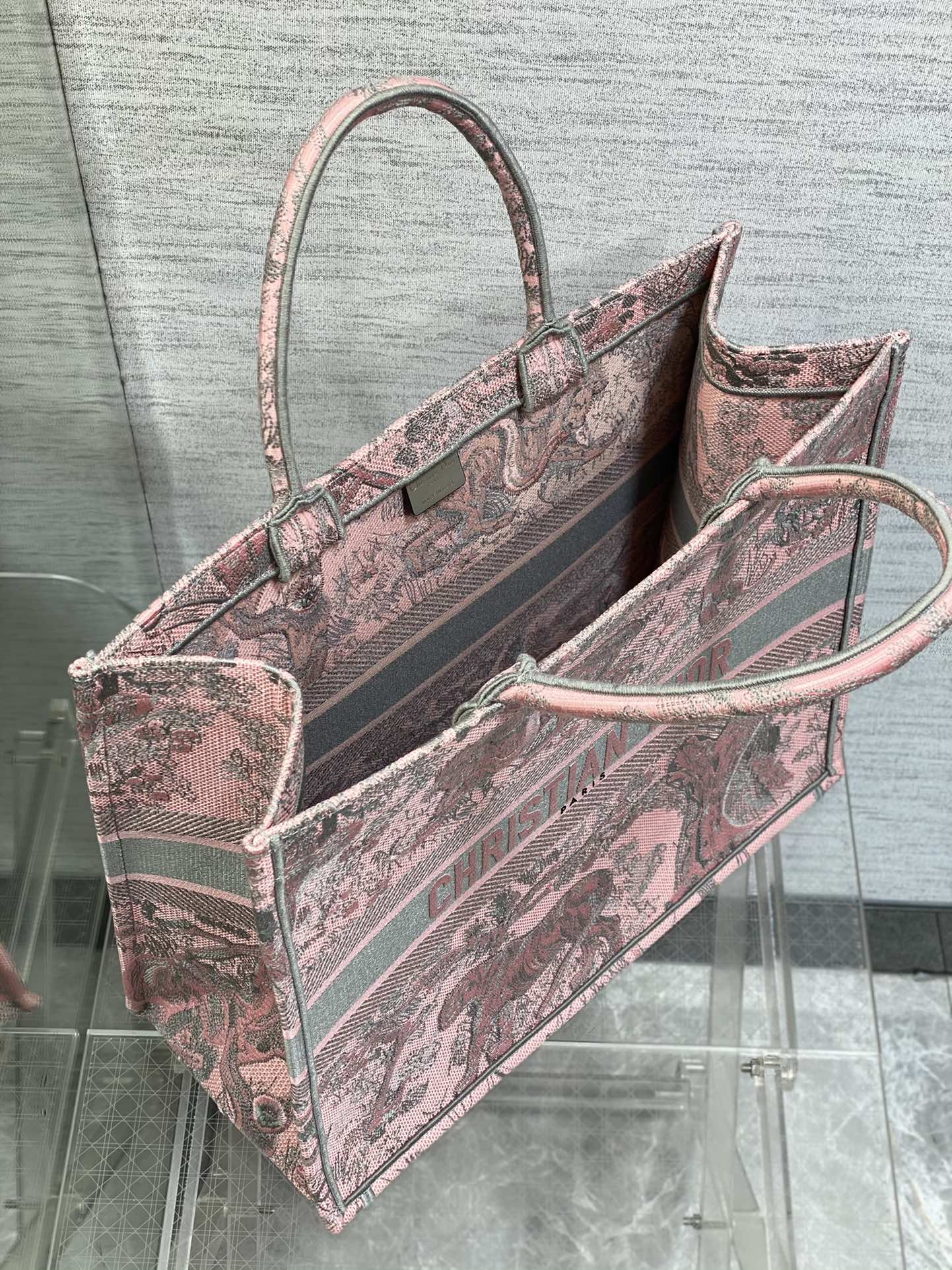D*or book tote