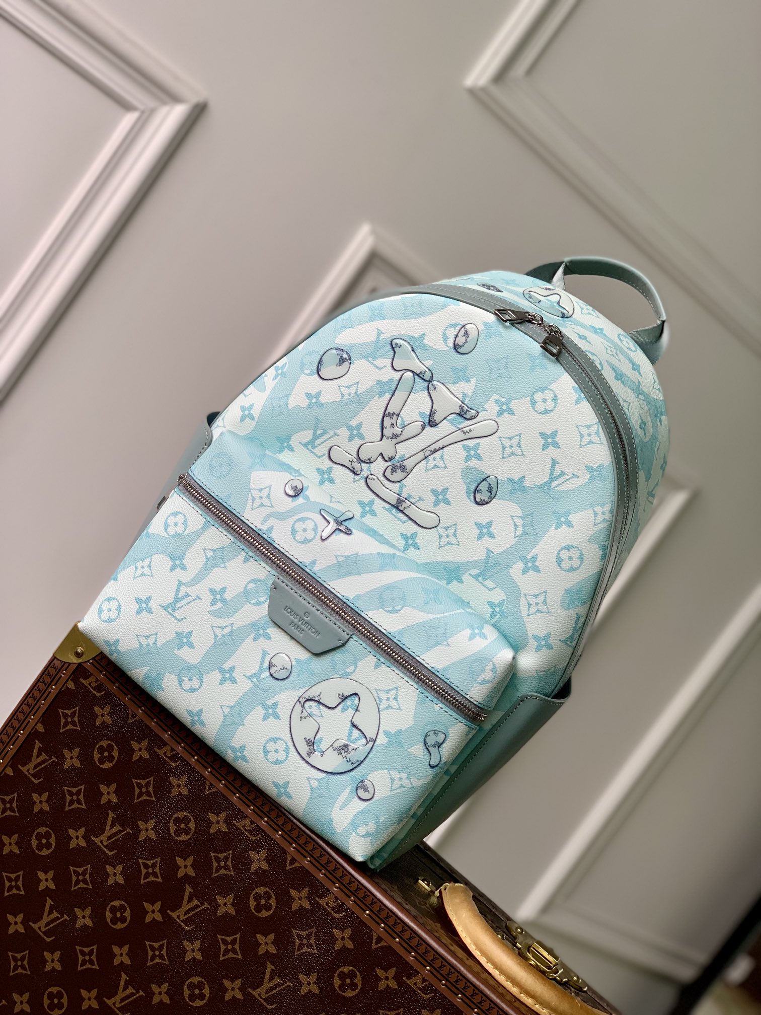 l0*is V*t0n discovery backpsck-29.0 x 38.0 x 20cm