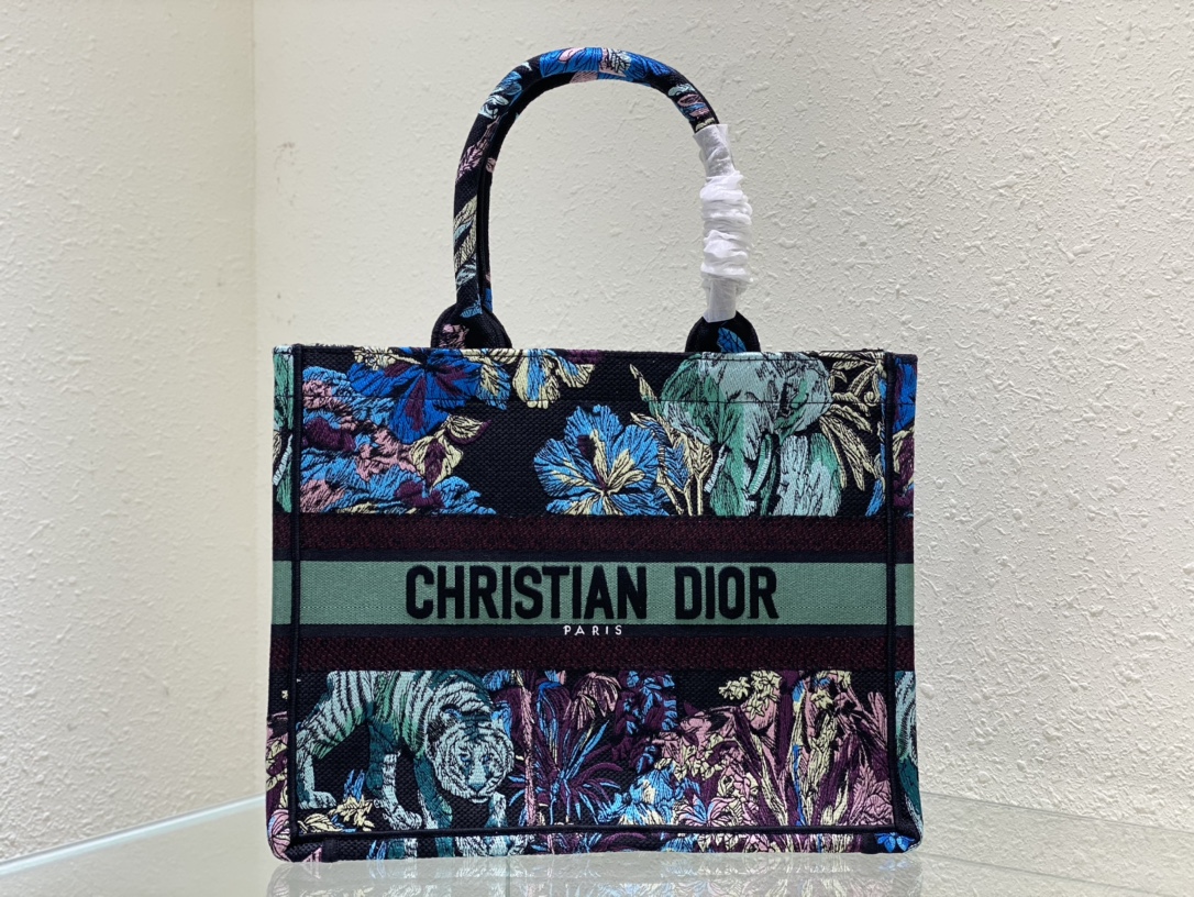 D*or book tote